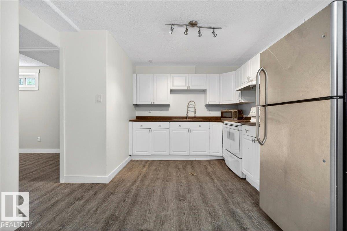 Photo 35 at 16904 91 Street NW, Lago Lindo, Edmonton