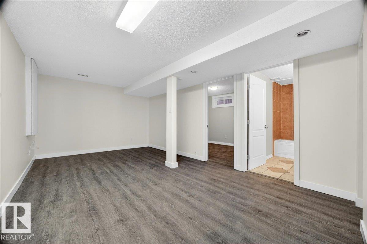 Photo 38 at 16904 91 Street NW, Lago Lindo, Edmonton