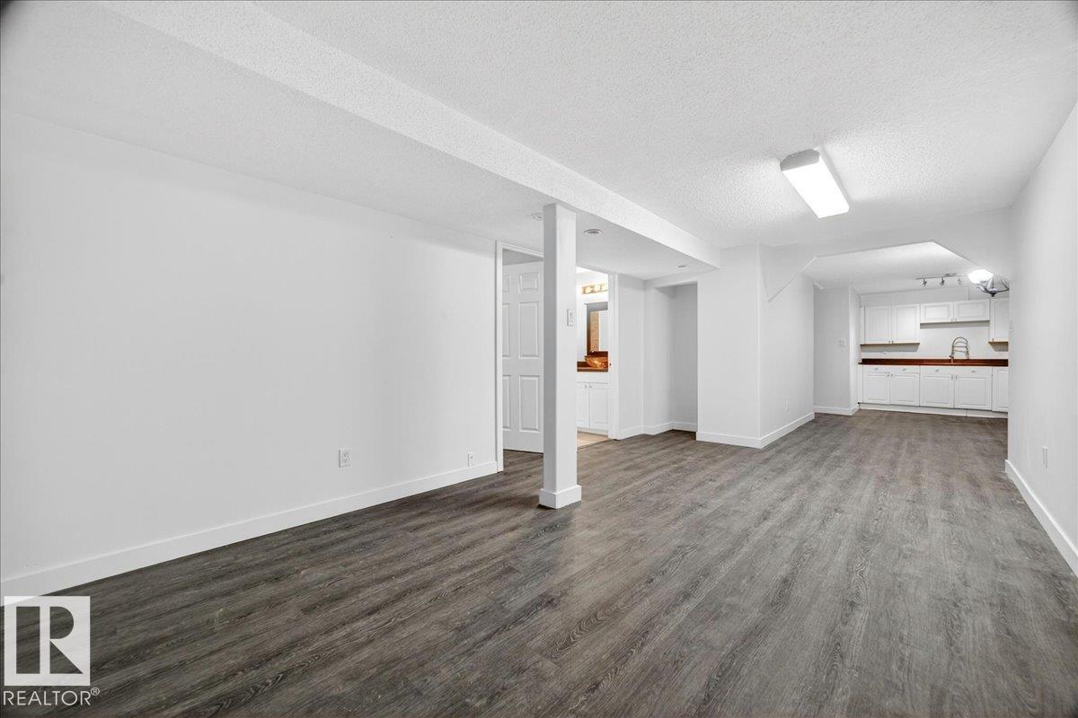 Photo 39 at 16904 91 Street NW, Lago Lindo, Edmonton