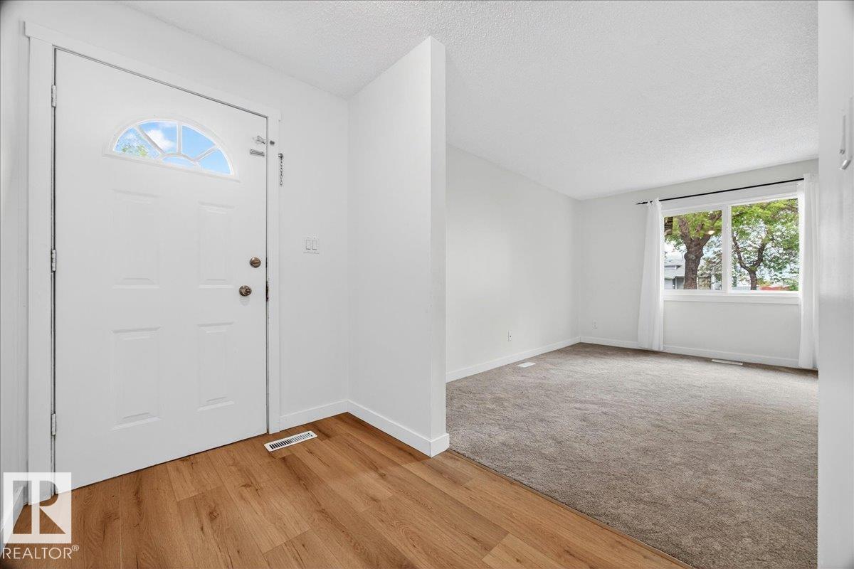 Photo 7 at 16904 91 Street NW, Lago Lindo, Edmonton