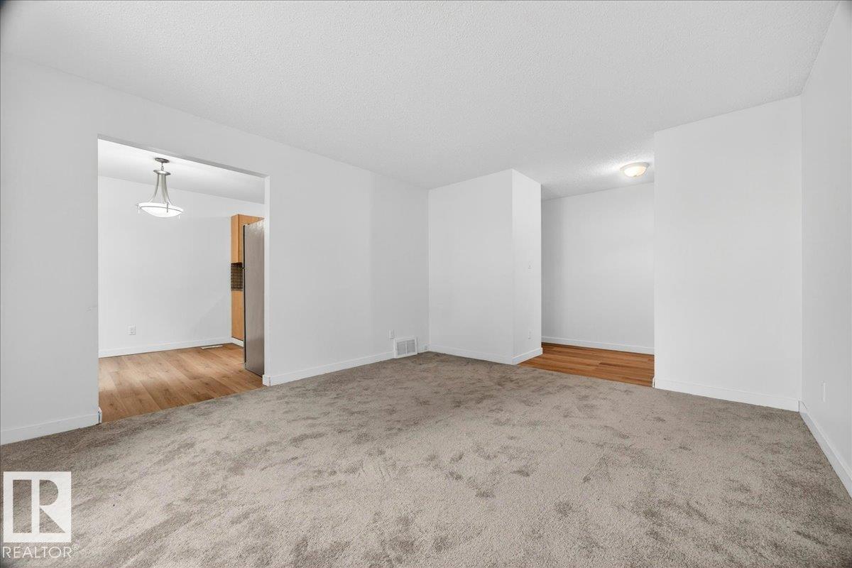 Photo 9 at 16904 91 Street NW, Lago Lindo, Edmonton