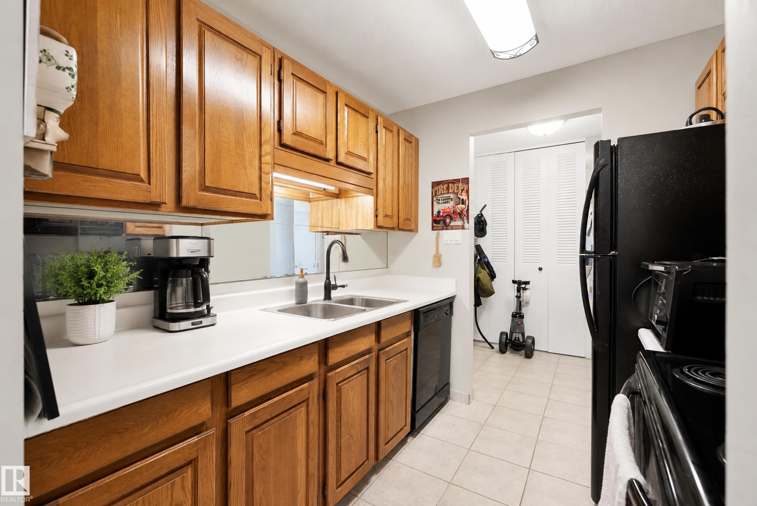 Photo 8 at 906 - 12141 Jasper Avenue NW, Wîhkwêntôwin, Edmonton