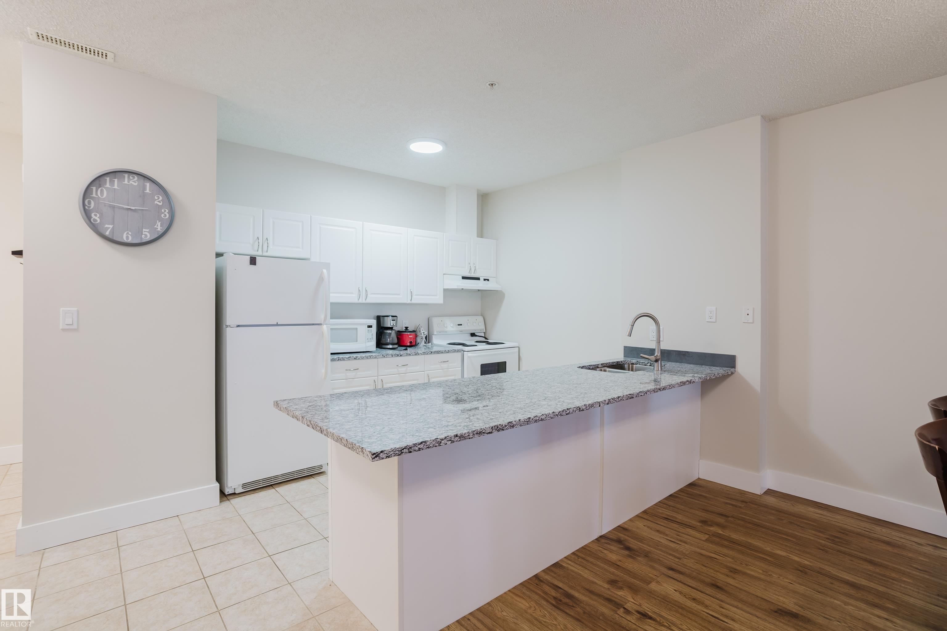 Photo 6 at 9919 105 Street NW, Downtown, Edmonton