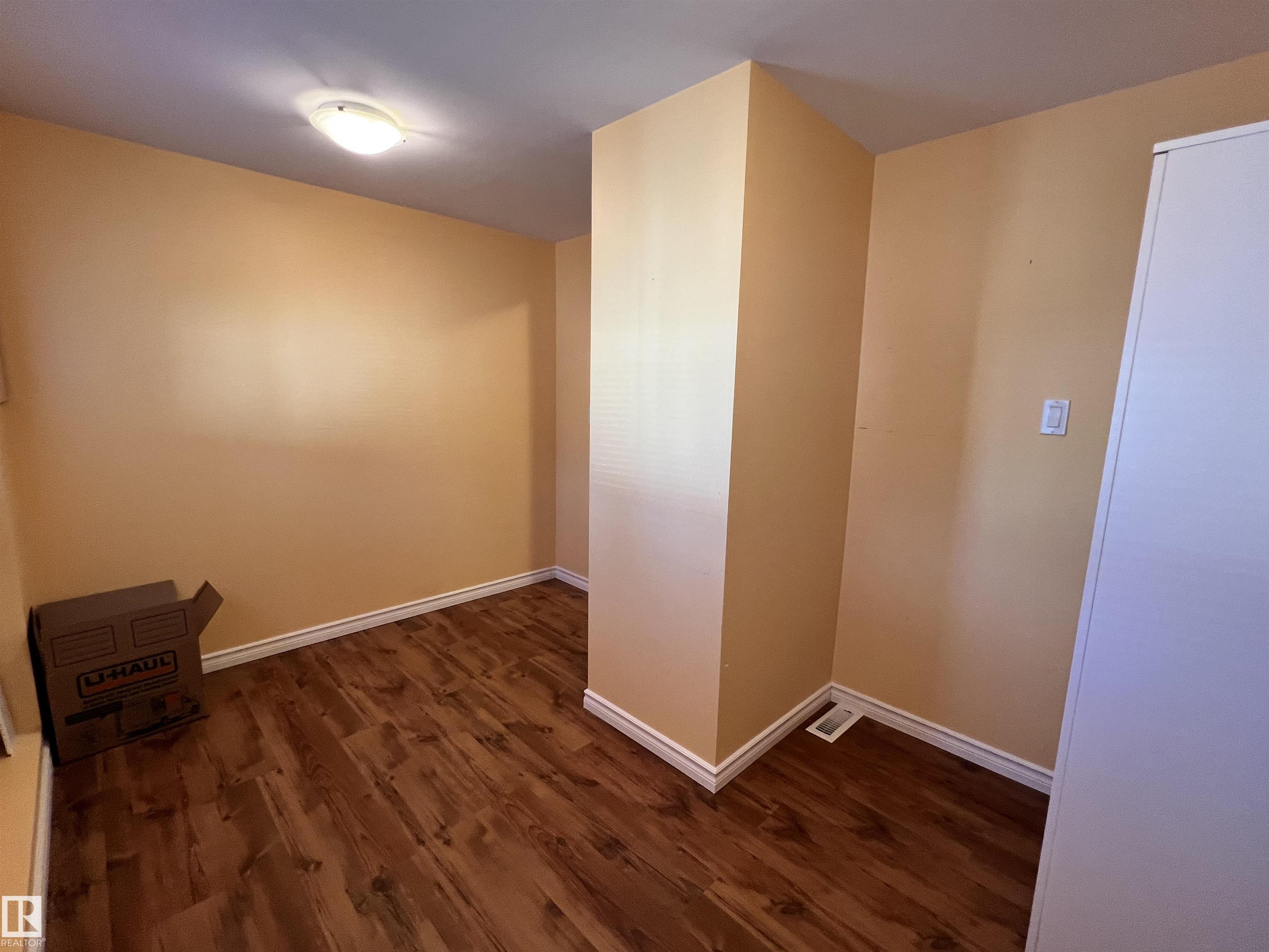 https://zimg.paragon.ice.com/ParagonImages/Property/PM/RAE/225406528/38/0/0/8042cd4169a33f869dd6b7b8ebf58422/1/d4d9db0c22de1c52a03db1aa68c016cf/225406528-bebba324-be76-4d6d-8b05-b37c6bf6928e.JPG