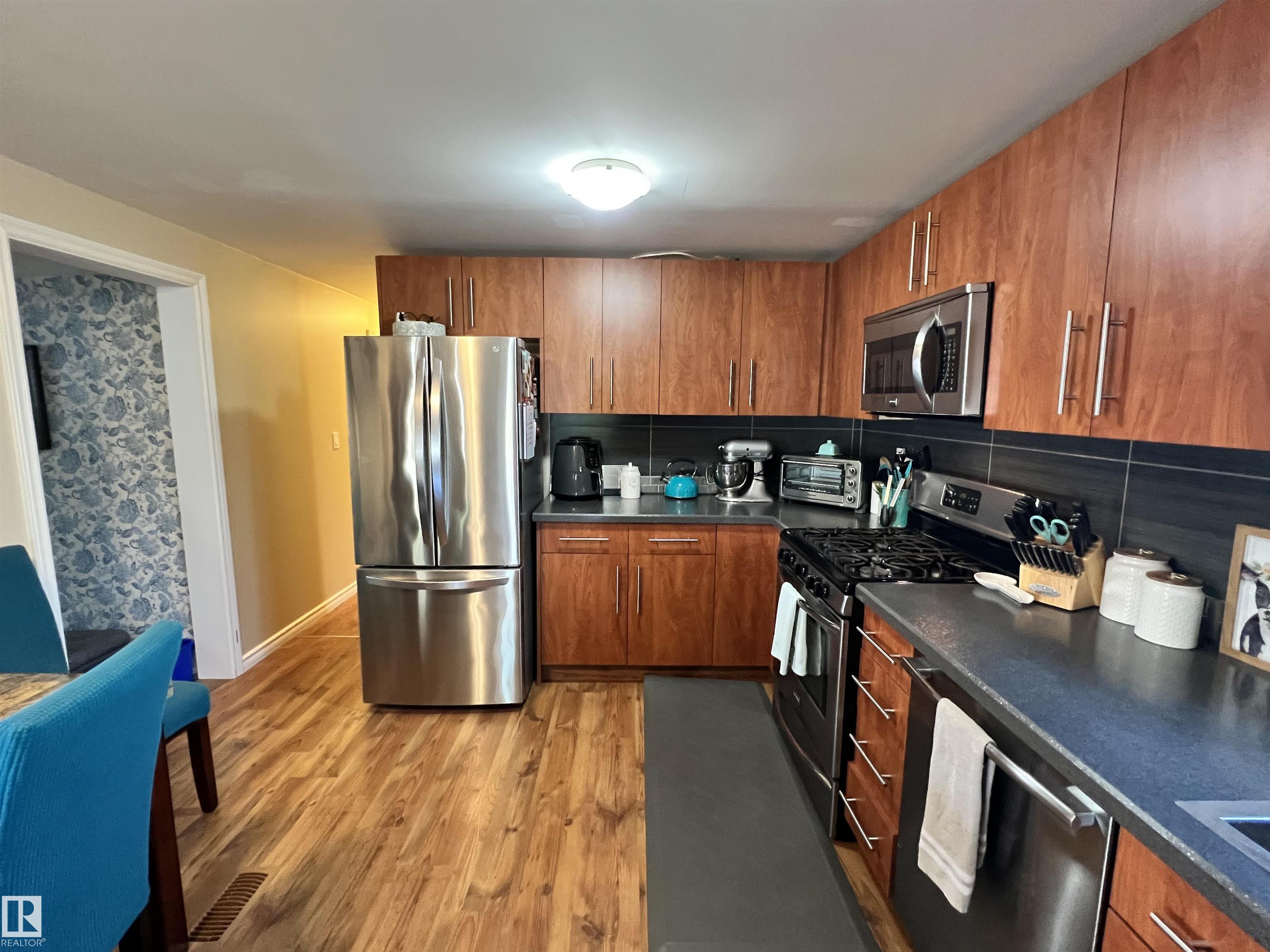 https://zimg.paragon.ice.com/ParagonImages/Property/PM/RAE/225406528/7/0/0/bf038768d471065b06614a3a7ddcf410/1/d4d9db0c22de1c52a03db1aa68c016cf/225406528-f61b5d66-1334-43cc-b035-f78db493cf77.JPG