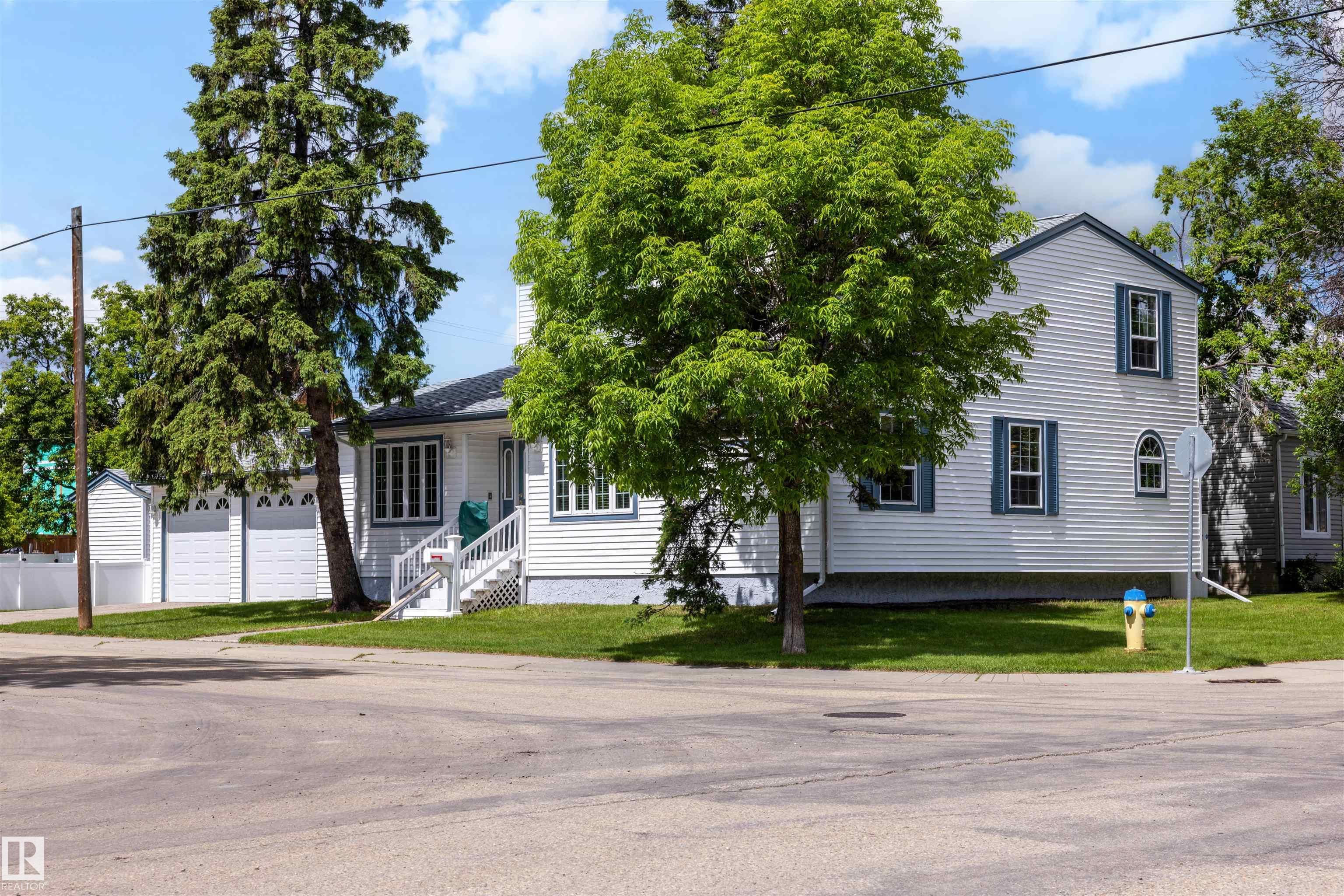 Photo 2 at 15310 108 Avenue NW, High Park, Edmonton