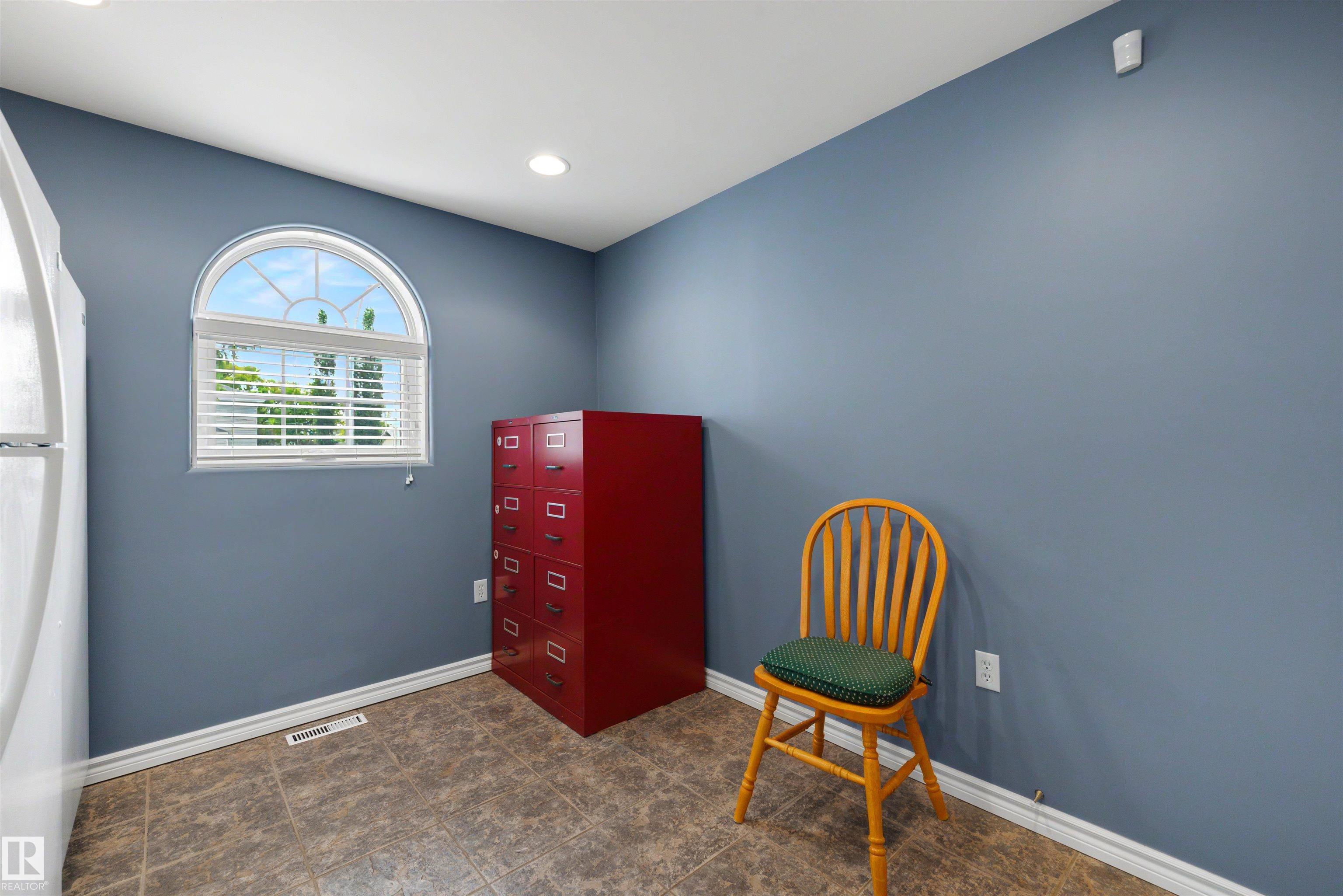 Photo 14 at 15310 108 Avenue NW, High Park, Edmonton