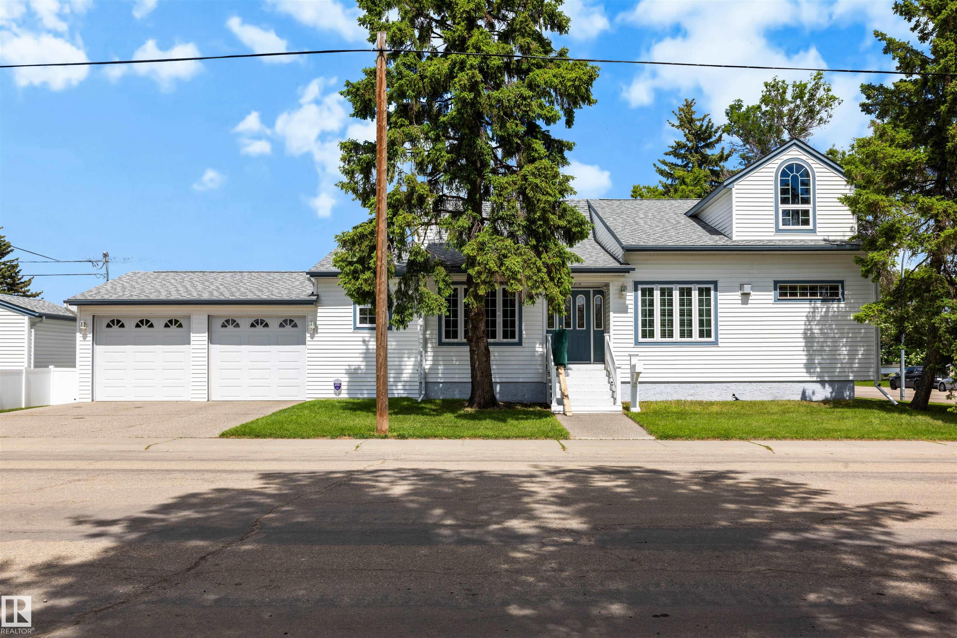 Photo 3 at 15310 108 Avenue NW, High Park, Edmonton