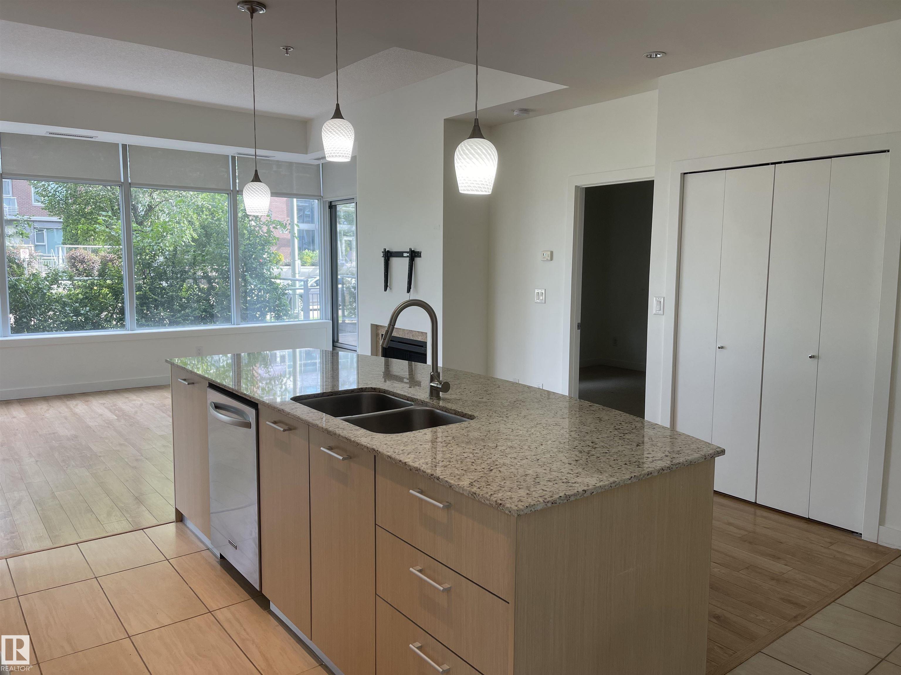 https://zimg.paragon.ice.com/ParagonImages/Property/PM/RAE/225406561/8/0/0/03e86f3077bf3bd5038b3d8d41533329/1/49dca0b724a172be9a33bc091153e275/225406561-bf114607-12cd-47f0-a240-ad18e699d271.JPG