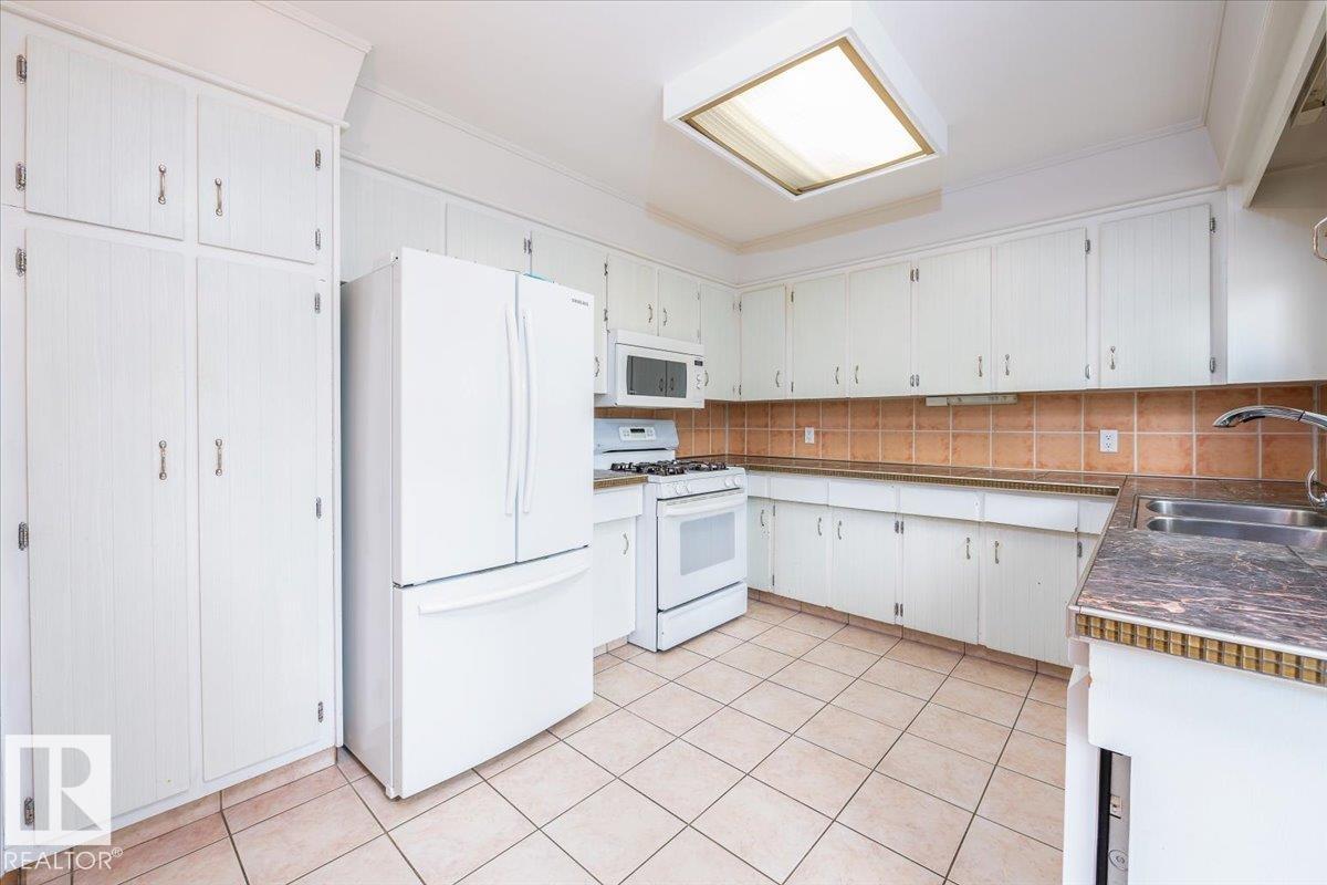Photo 13 at 4107 147 Street NW, Ramsay Heights, Edmonton