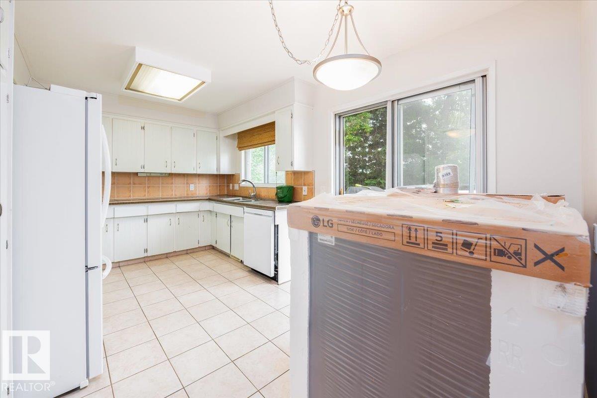 Photo 14 at 4107 147 Street NW, Ramsay Heights, Edmonton