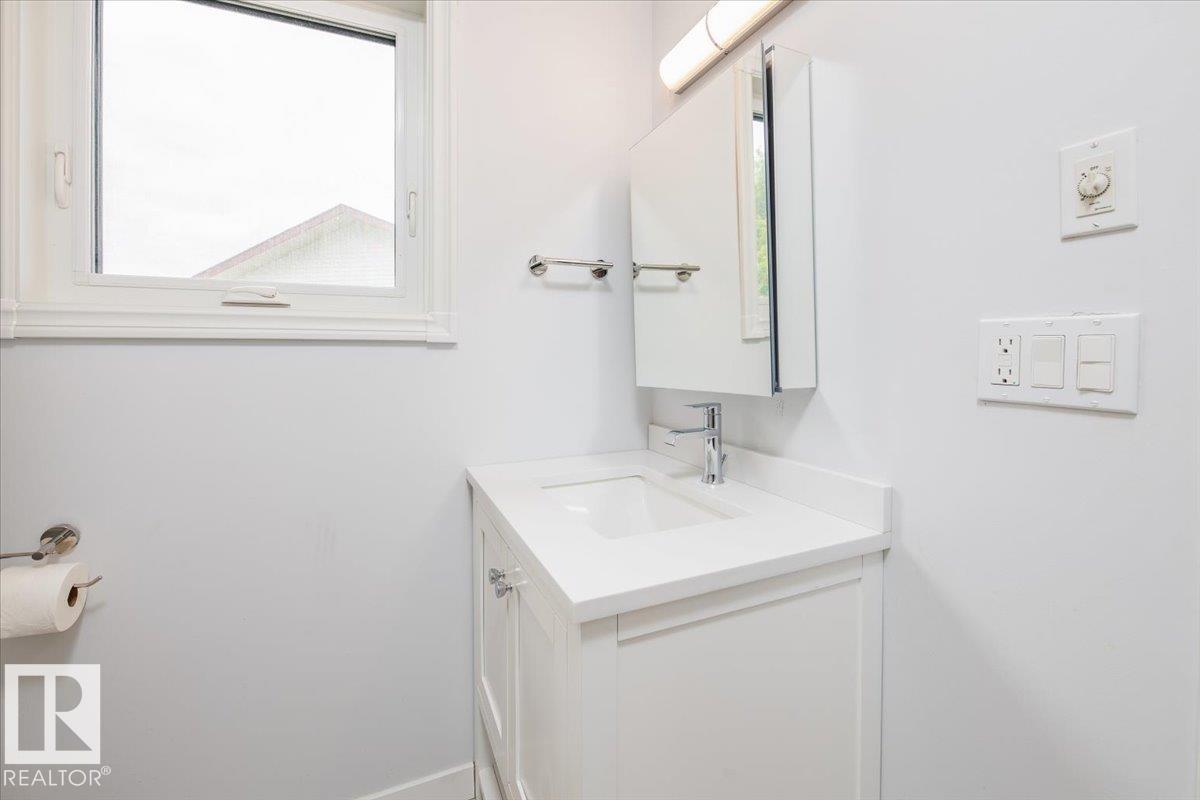 Photo 31 at 4107 147 Street NW, Ramsay Heights, Edmonton