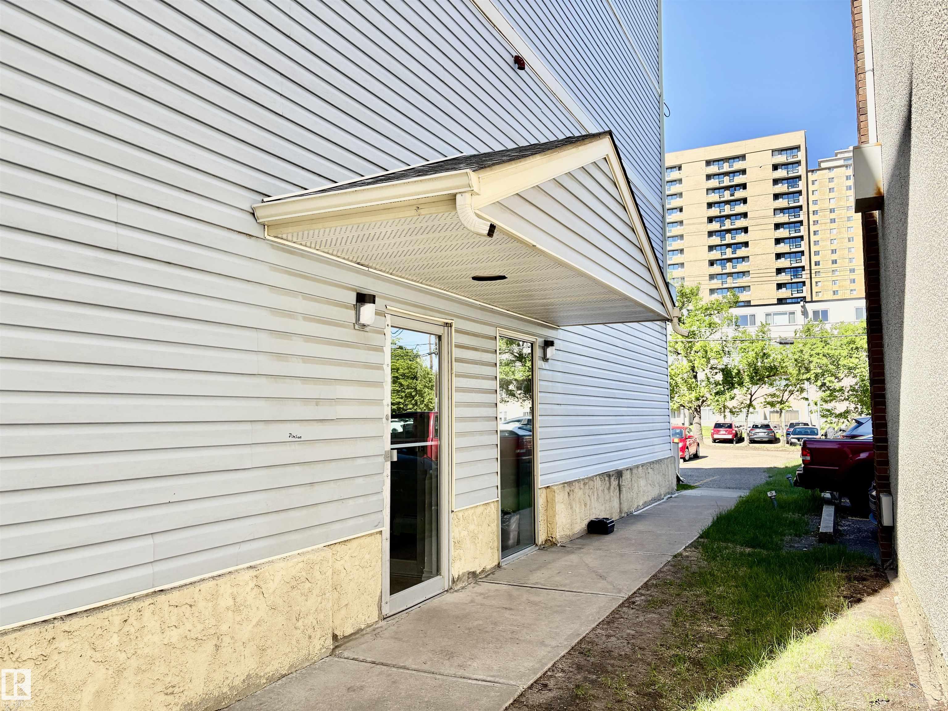 Photo 3 at 3 - 10324 119 Street NW, Wîhkwêntôwin, Edmonton