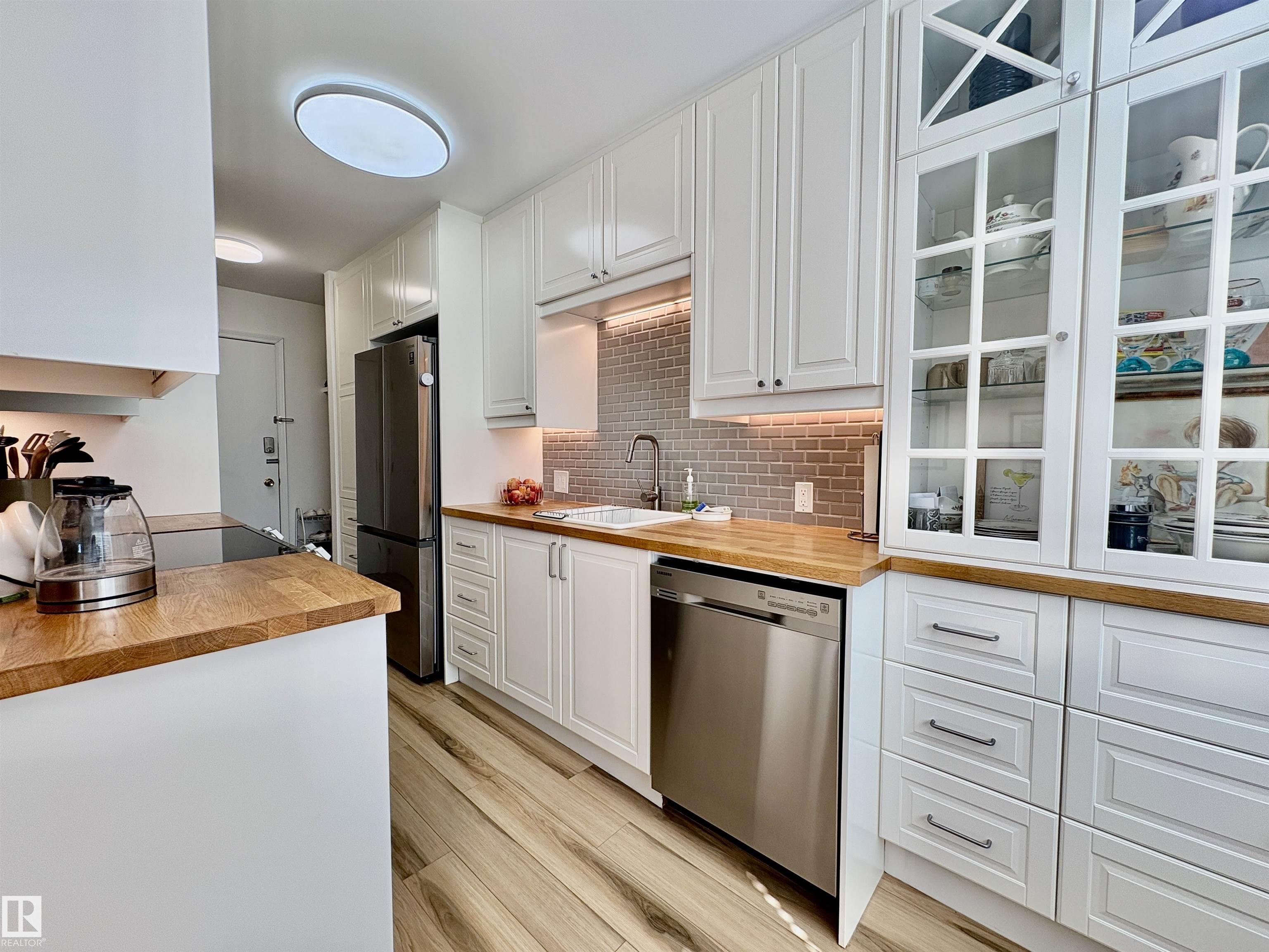 Photo 8 at 3 - 10324 119 Street NW, Wîhkwêntôwin, Edmonton
