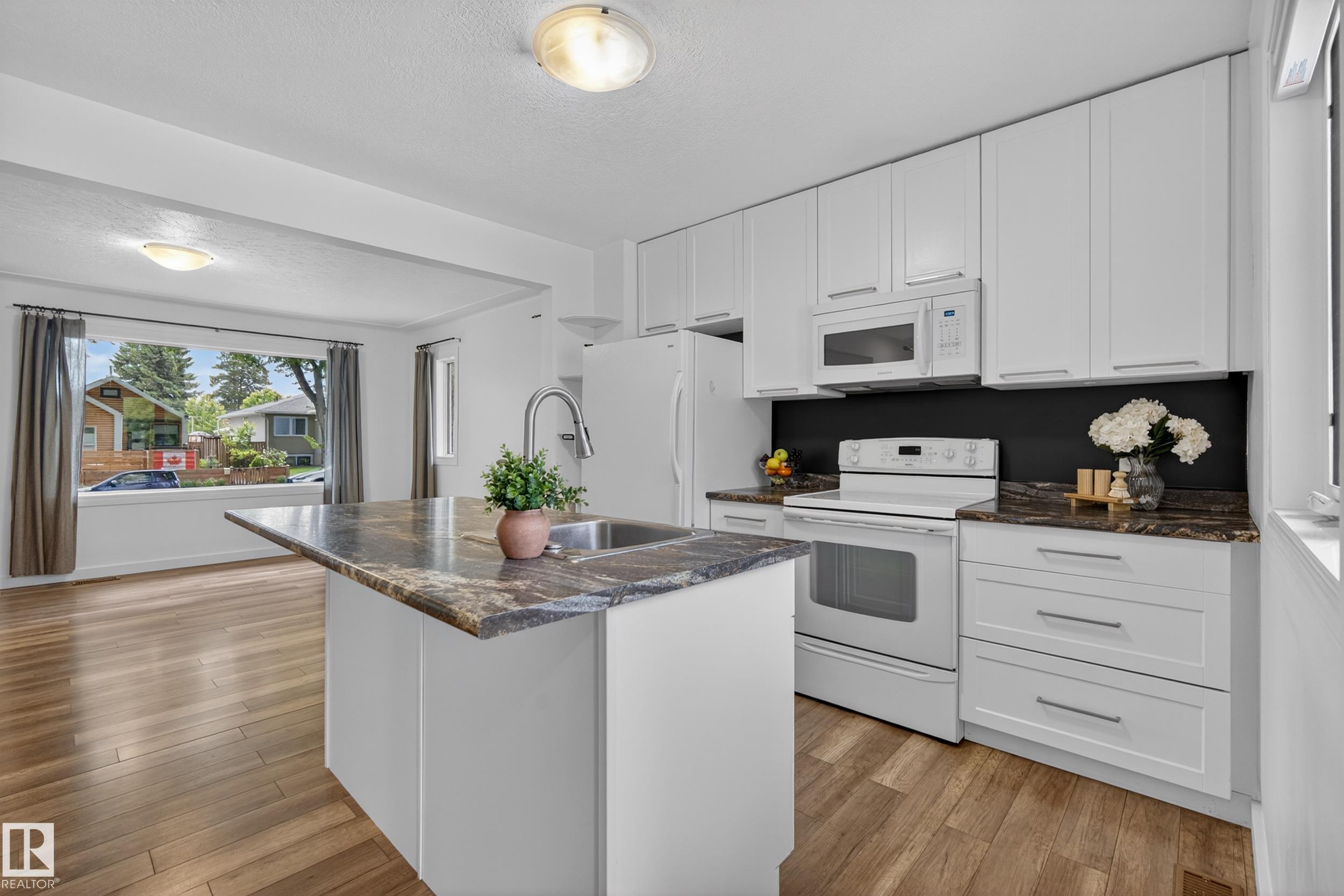 Photo 12 at 10316 77 Street NW, Forest Heights, Edmonton