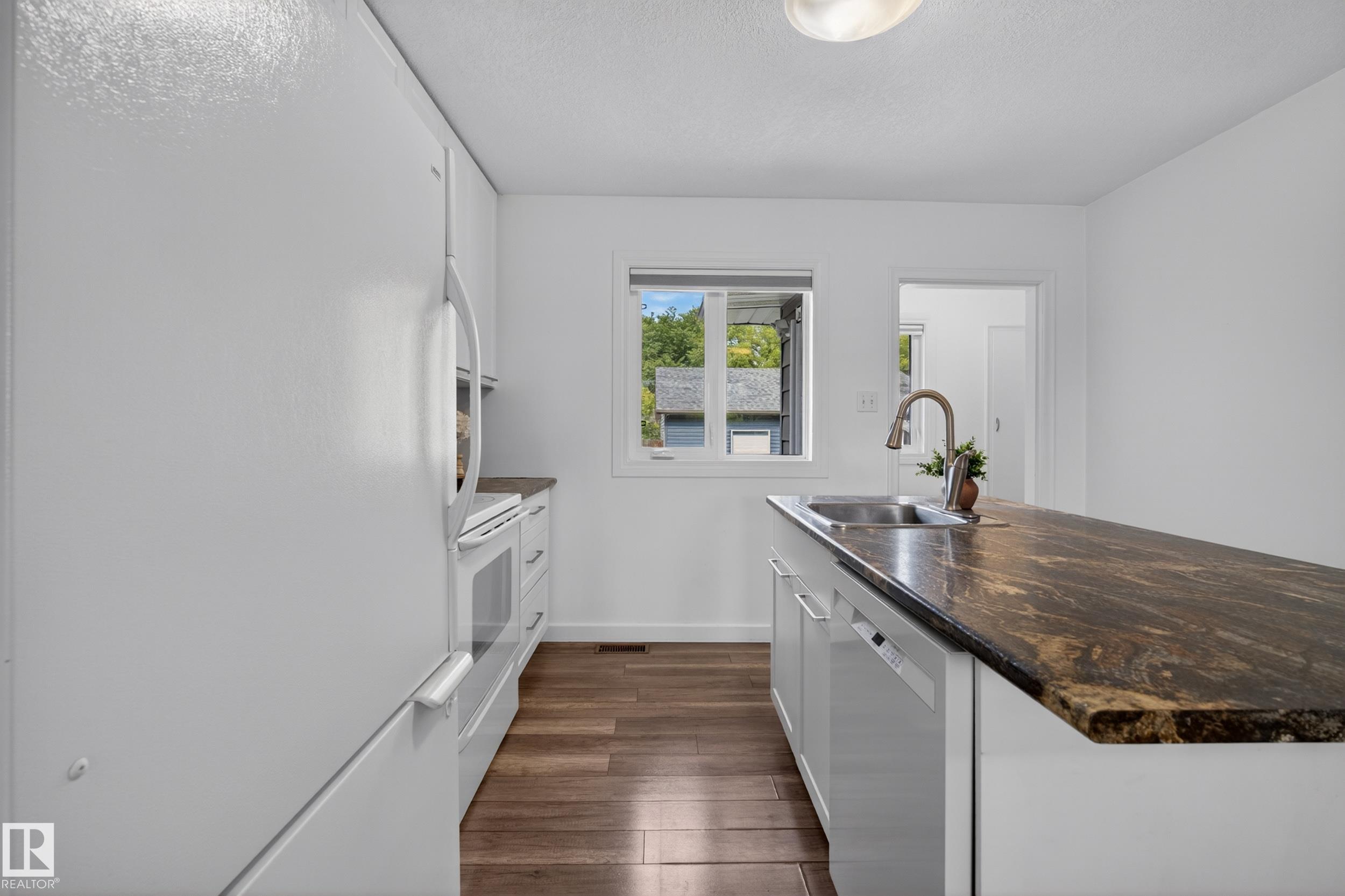 Photo 13 at 10316 77 Street NW, Forest Heights, Edmonton