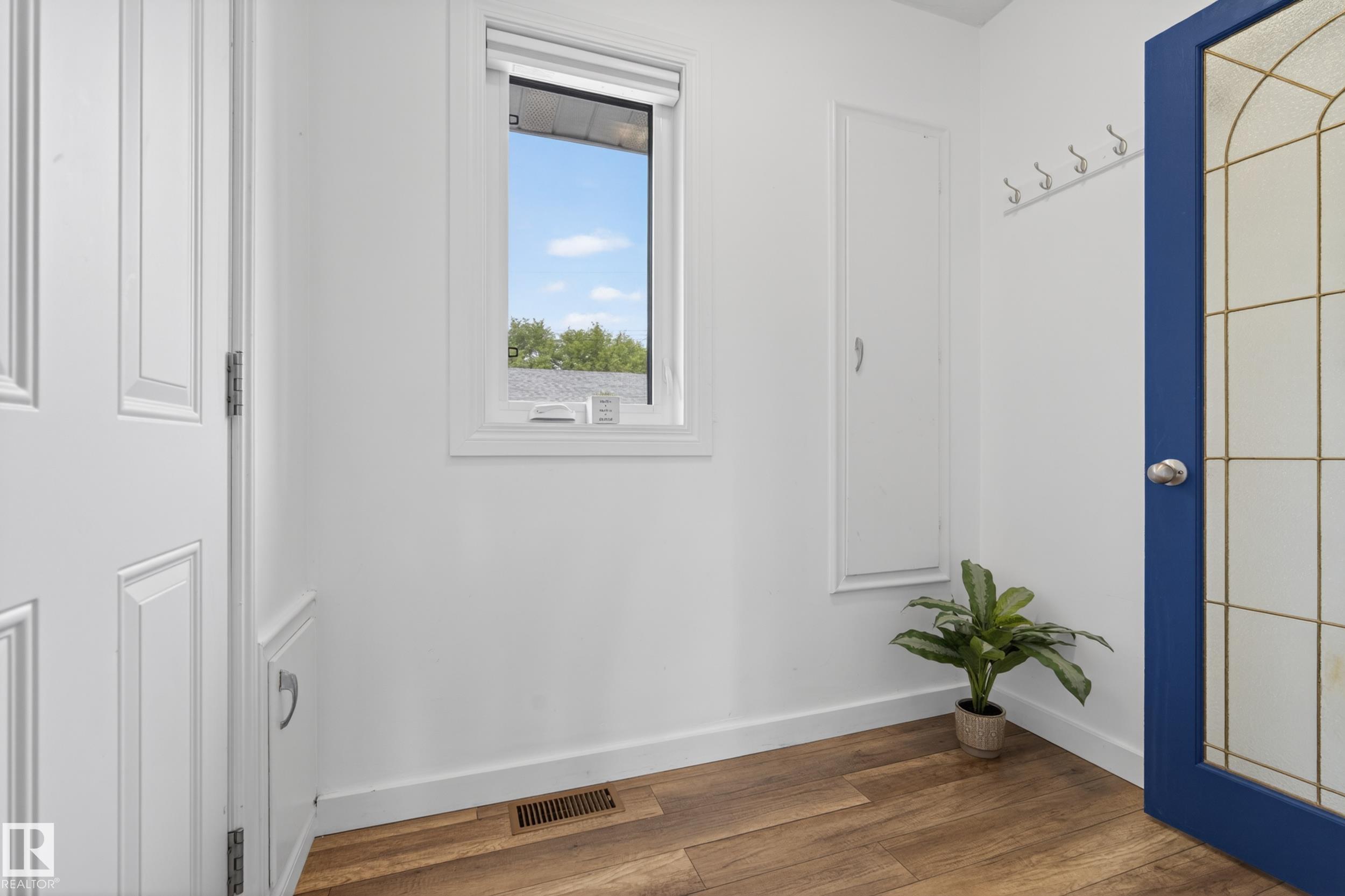 Photo 22 at 10316 77 Street NW, Forest Heights, Edmonton