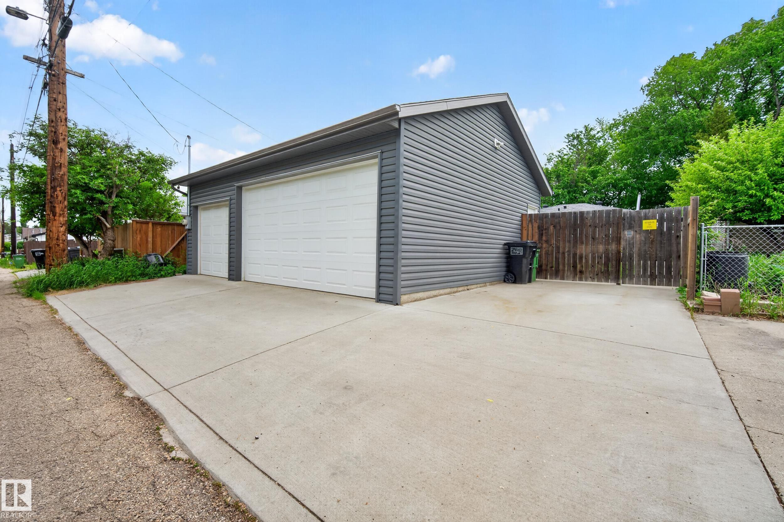 Photo 35 at 10316 77 Street NW, Forest Heights, Edmonton