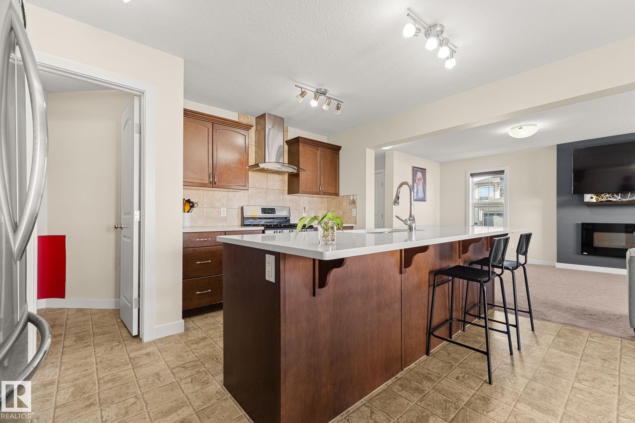 Photo 14 at 724 40 Avenue NW, Maple Crest, Edmonton