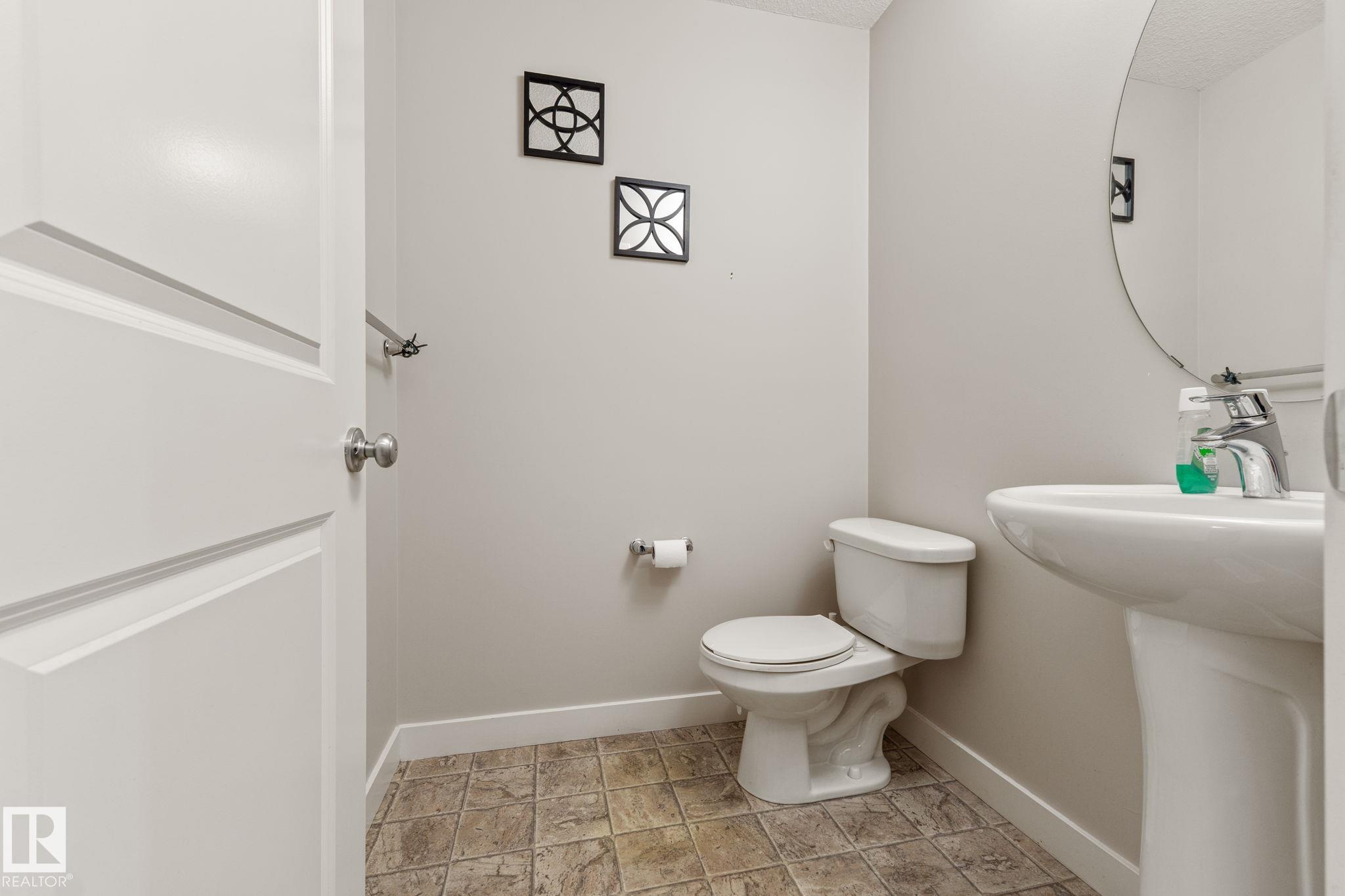 Photo 18 at 724 40 Avenue NW, Maple Crest, Edmonton