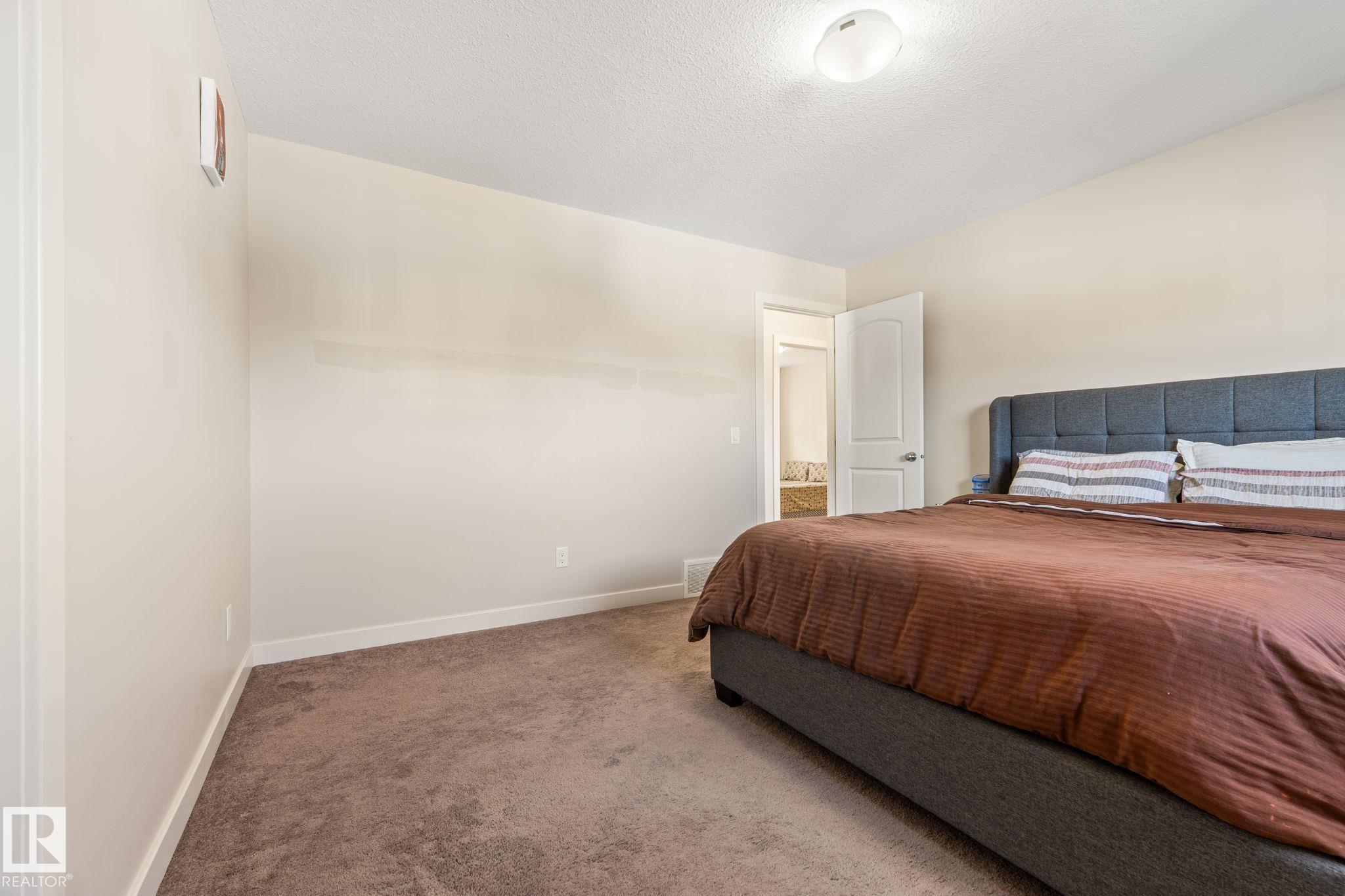 Photo 25 at 724 40 Avenue NW, Maple Crest, Edmonton