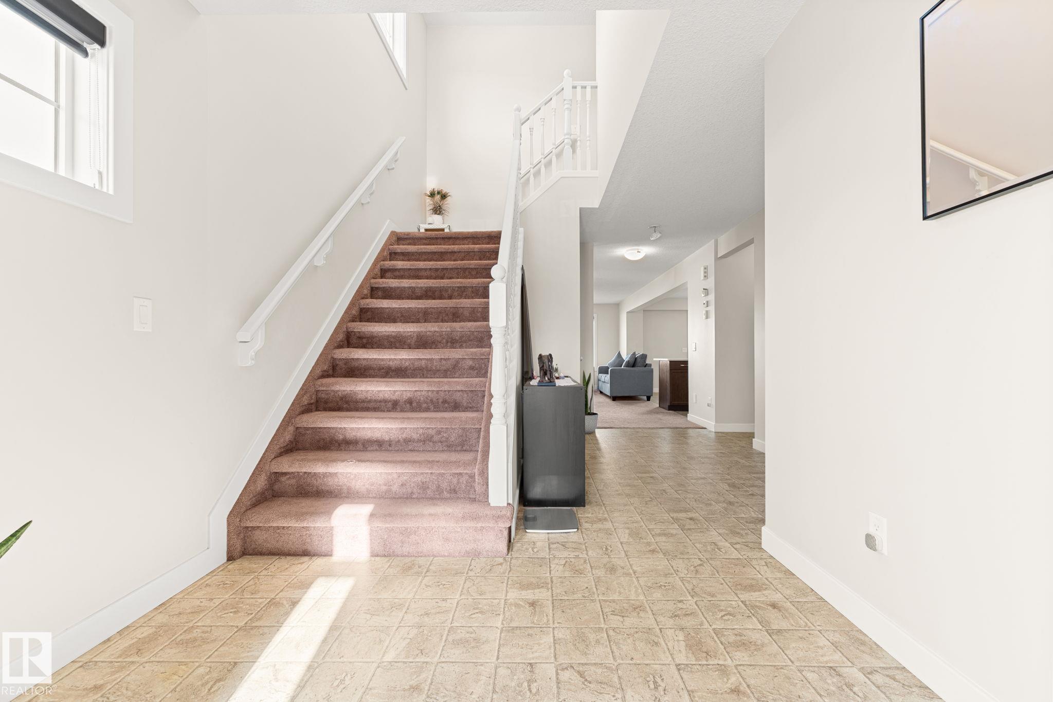 Photo 4 at 724 40 Avenue NW, Maple Crest, Edmonton