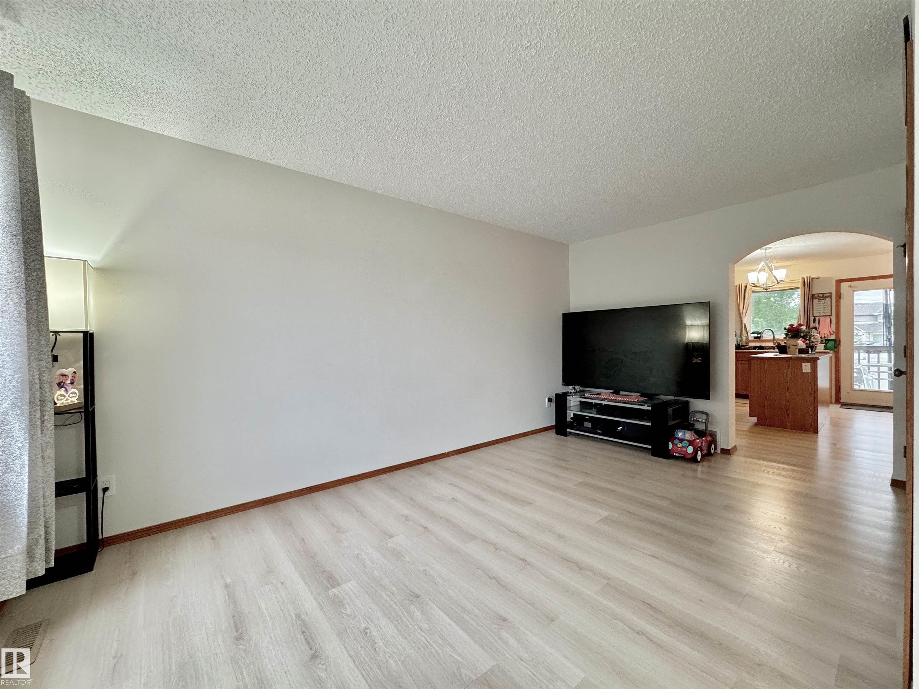 Photo 4 at 4 320 Spruce Ridge Road, Spruce Ridge, Spruce Grove