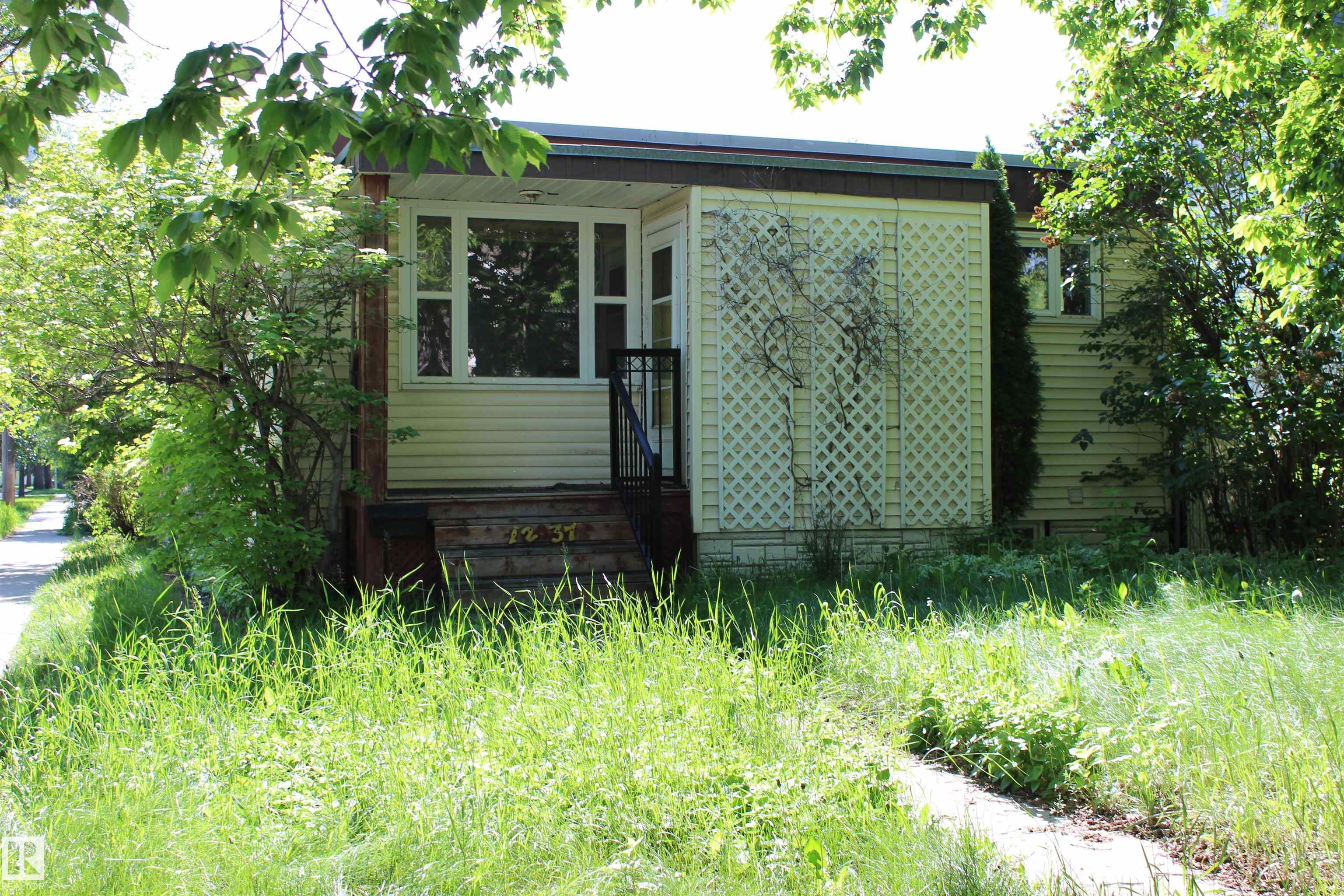 Photo 2 at 12037 62 Street NW, Montrose, Edmonton