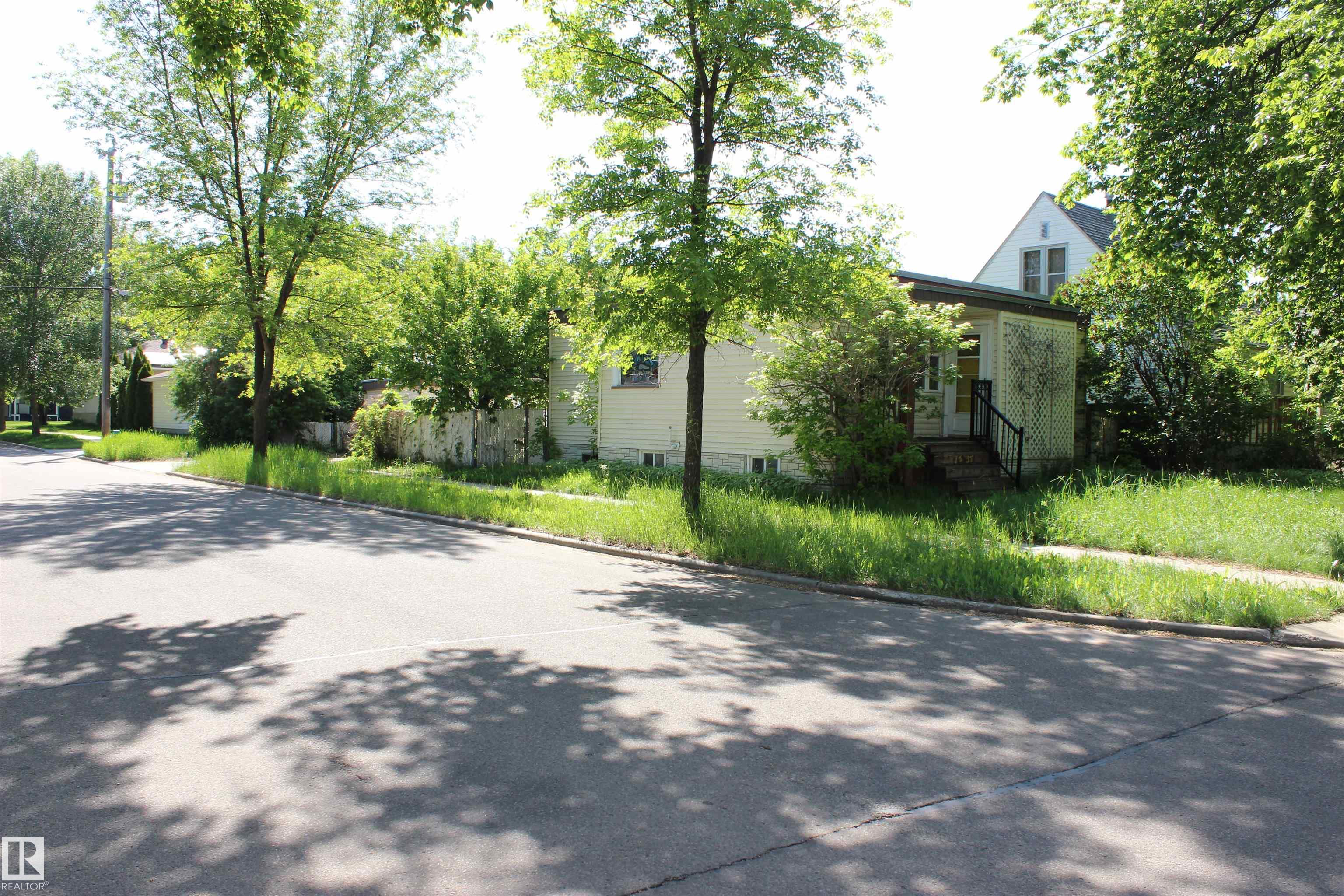 Photo 4 at 12037 62 Street NW, Montrose, Edmonton
