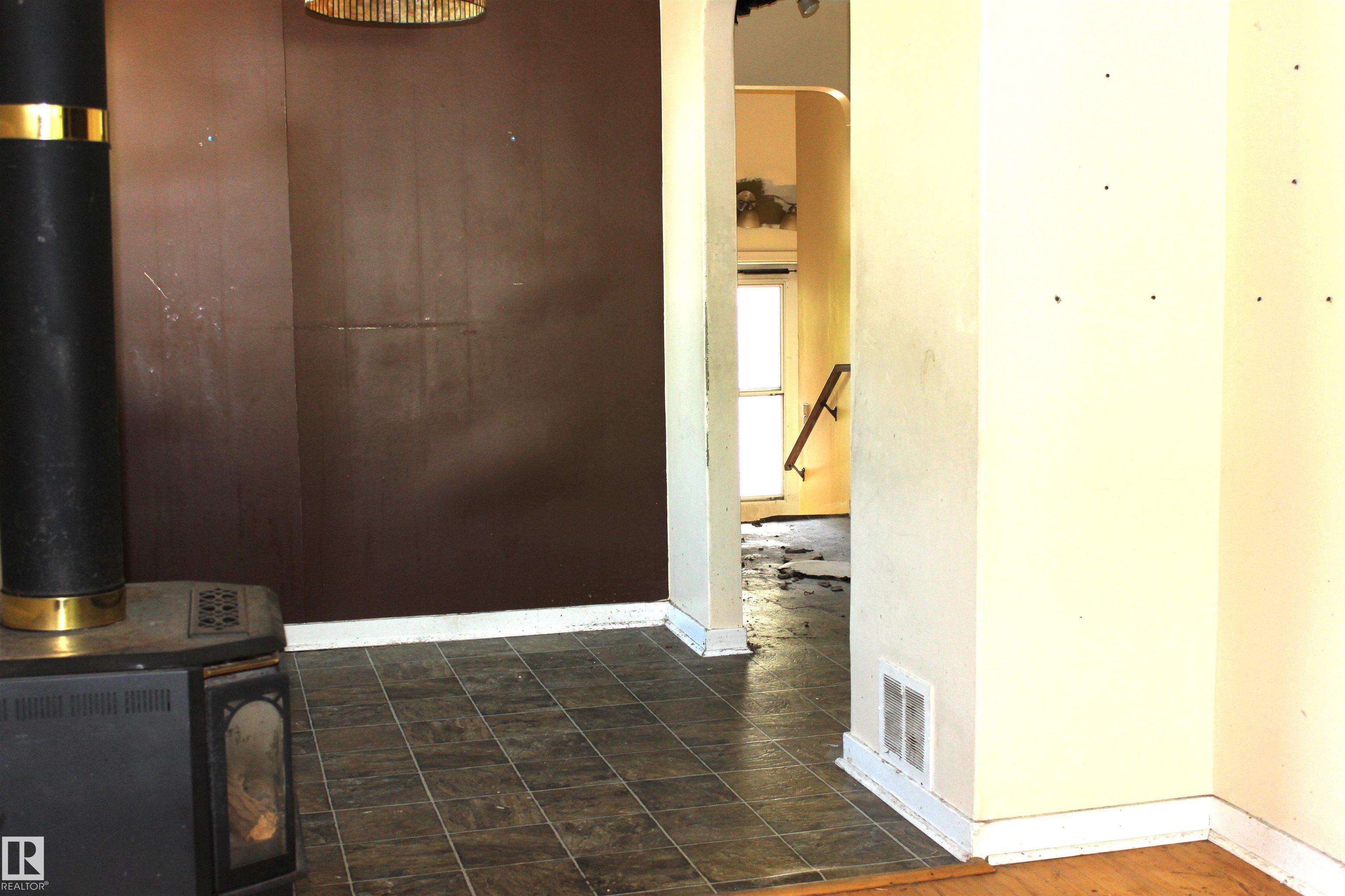 Photo 8 at 12037 62 Street NW, Montrose, Edmonton
