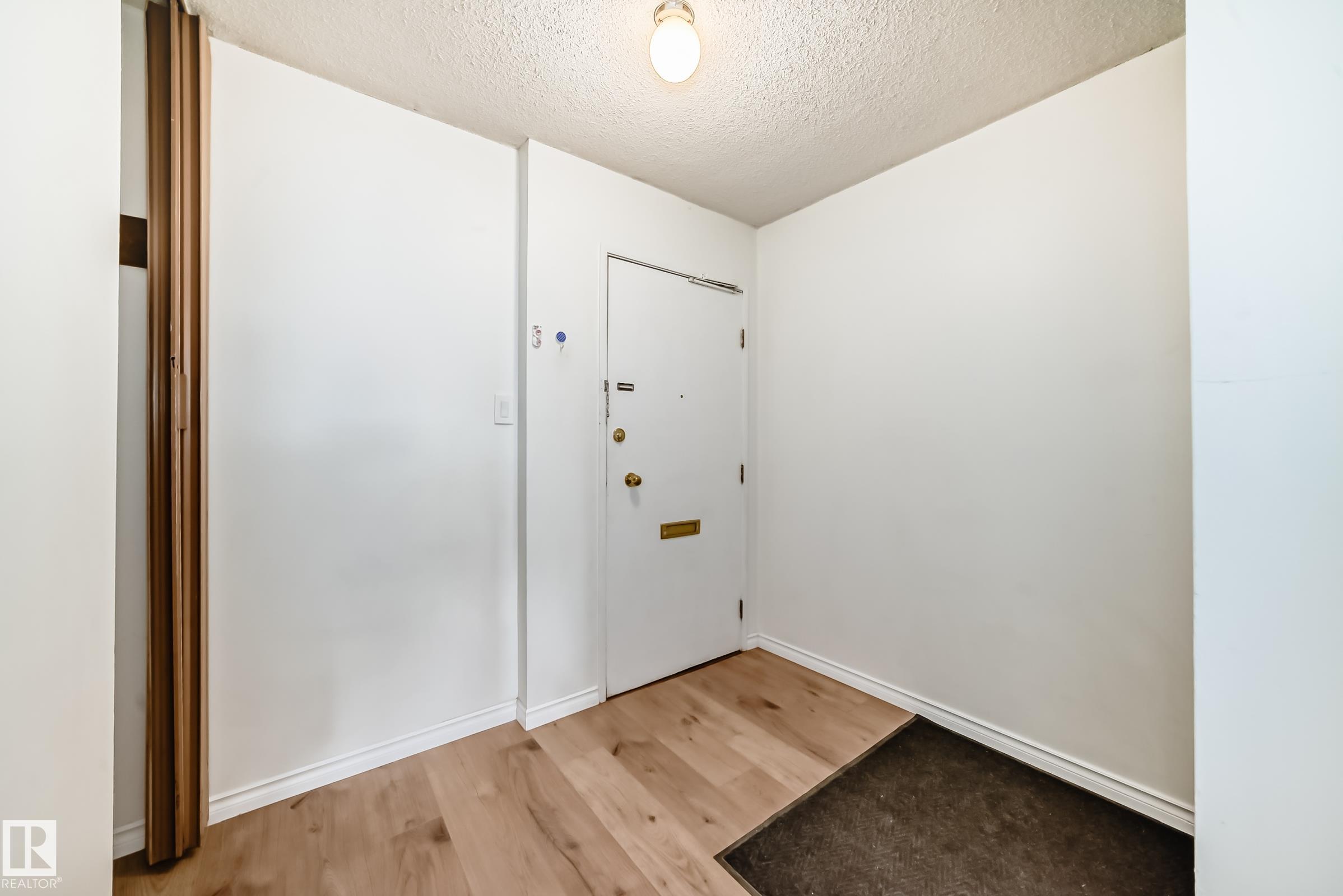 Photo 5 at 401 - 11007 83 Avenue NW, Garneau, Edmonton