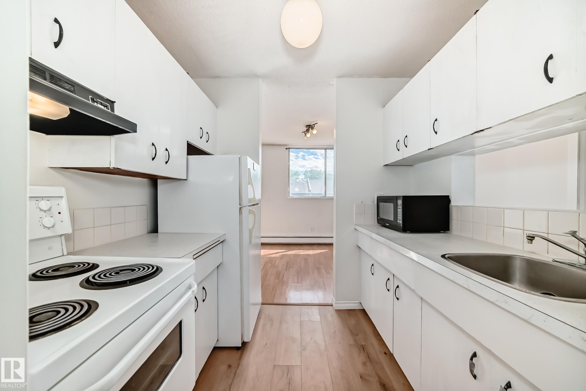 Photo 8 at 401 - 11007 83 Avenue NW, Garneau, Edmonton
