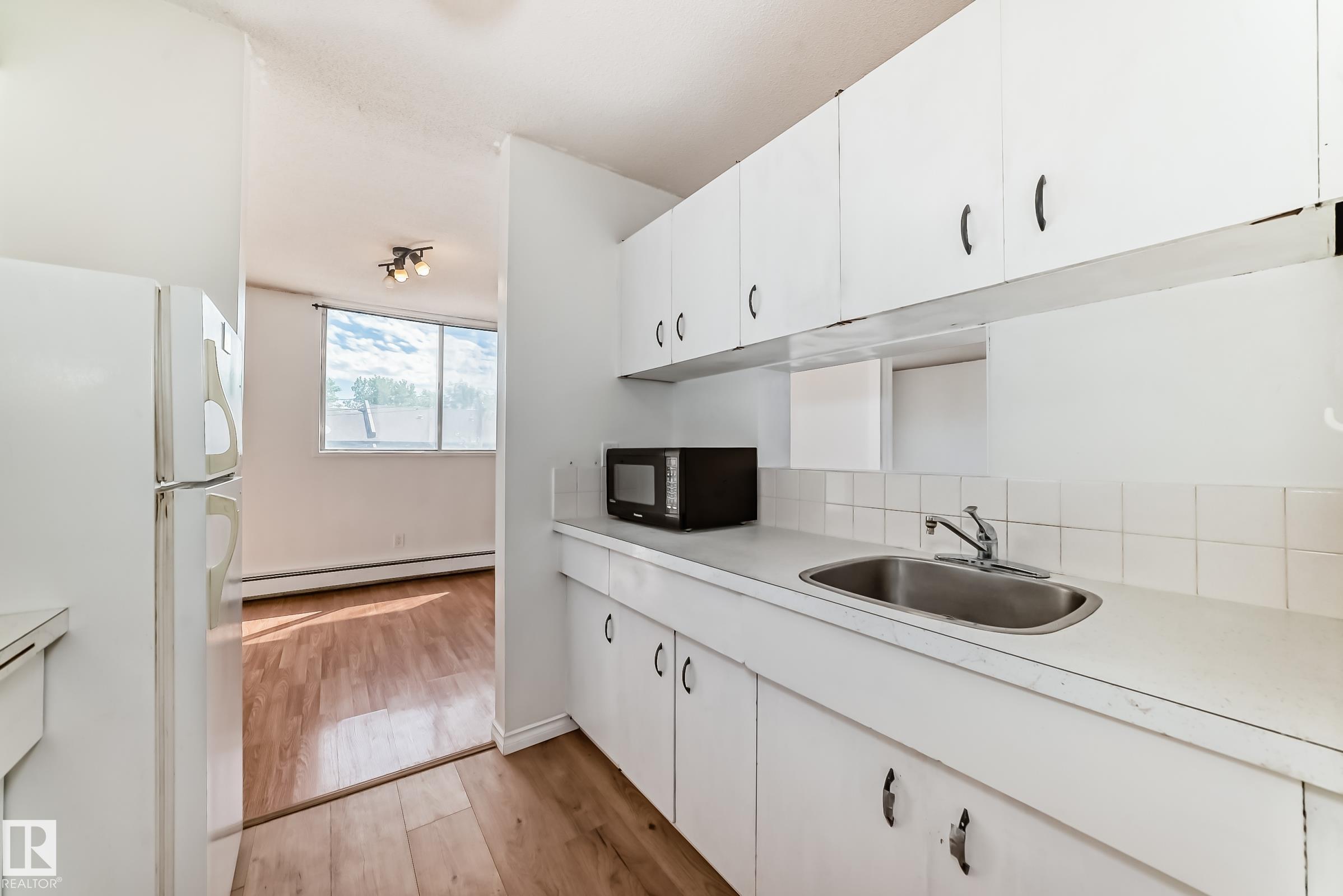 Photo 9 at 401 - 11007 83 Avenue NW, Garneau, Edmonton