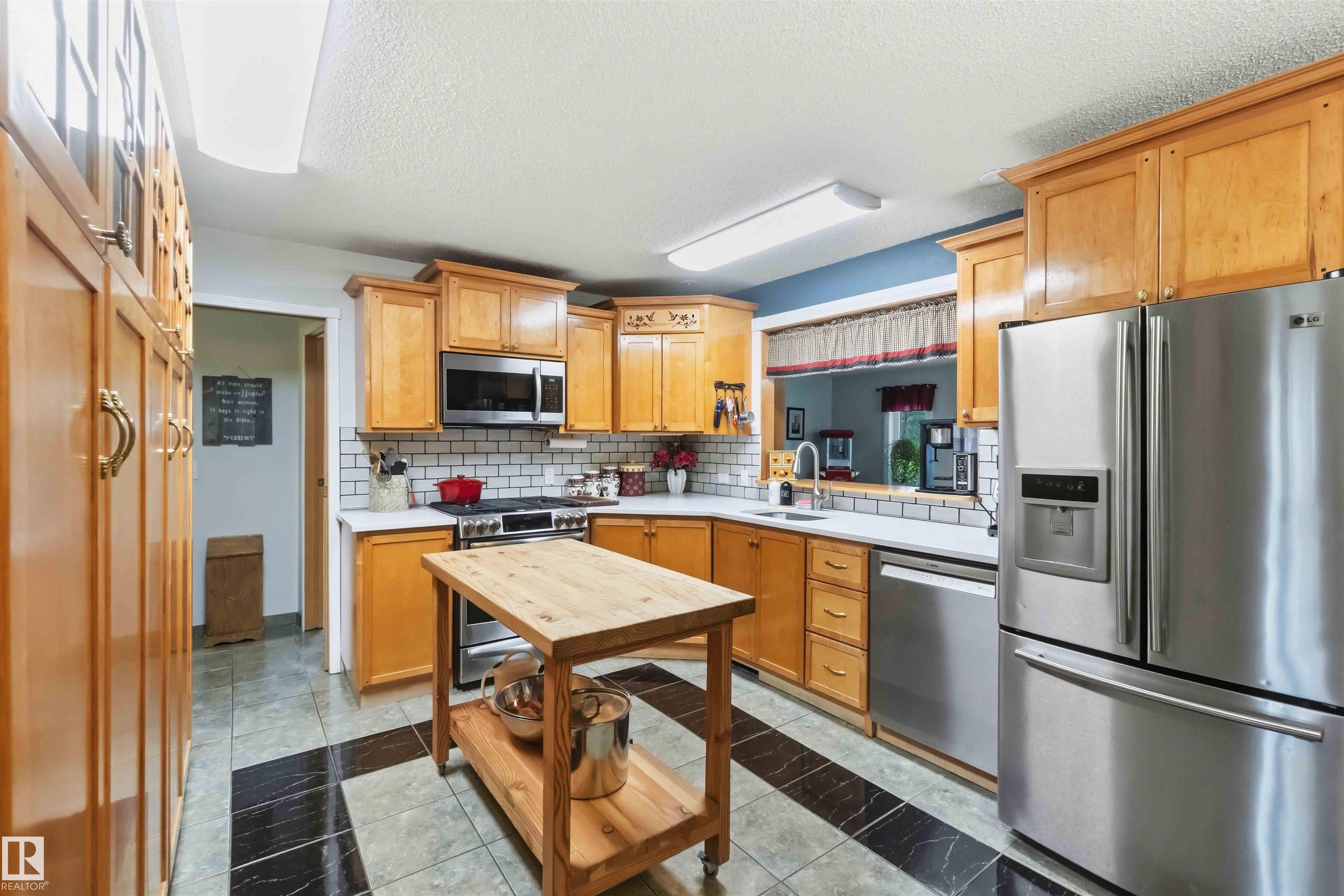 Photo 13 at 253 - 22112 Twp Road 531, Horton Place, Rural Strathcona County