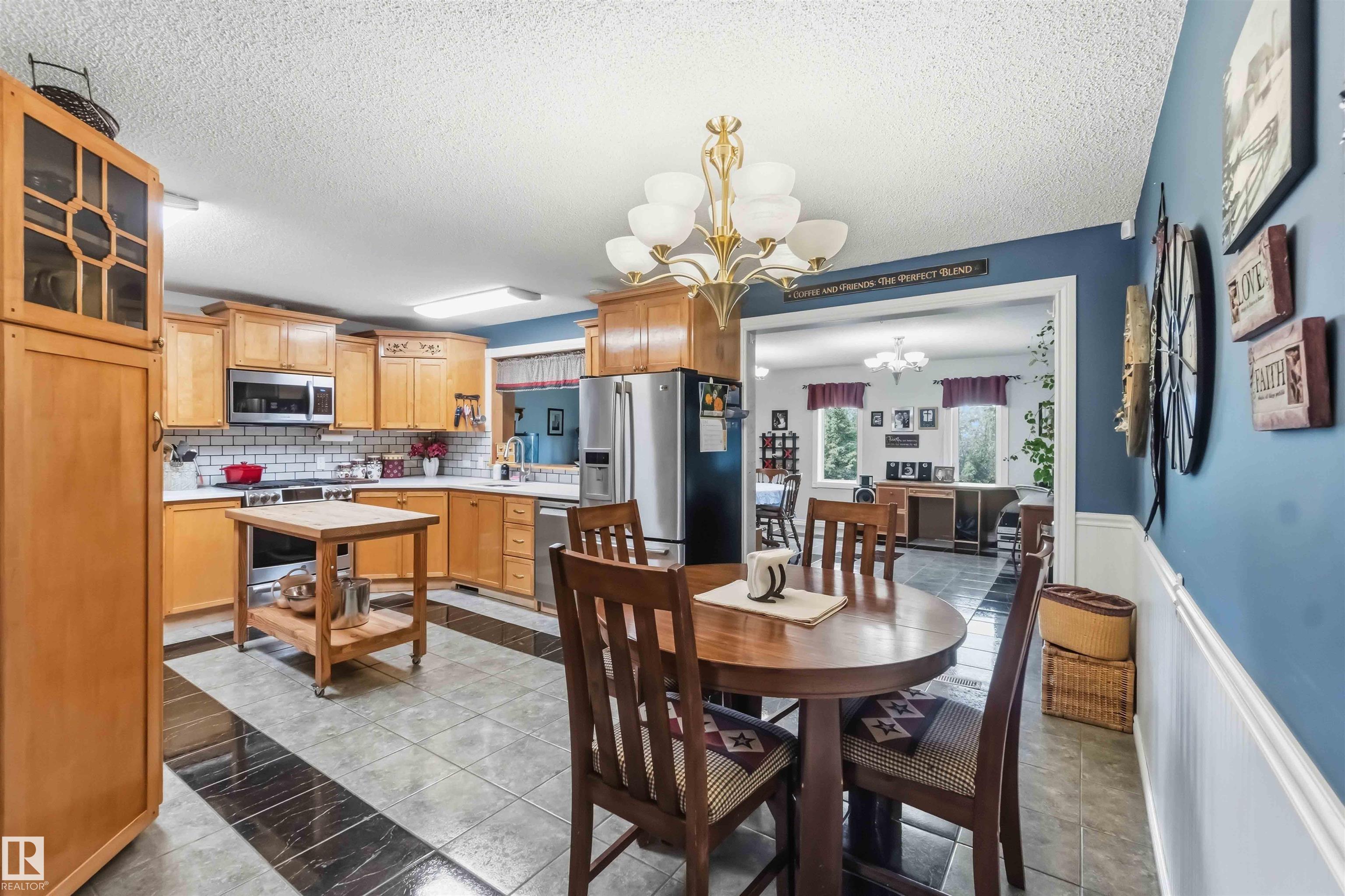 Photo 9 at 253 - 22112 Twp Road 531, Horton Place, Rural Strathcona County