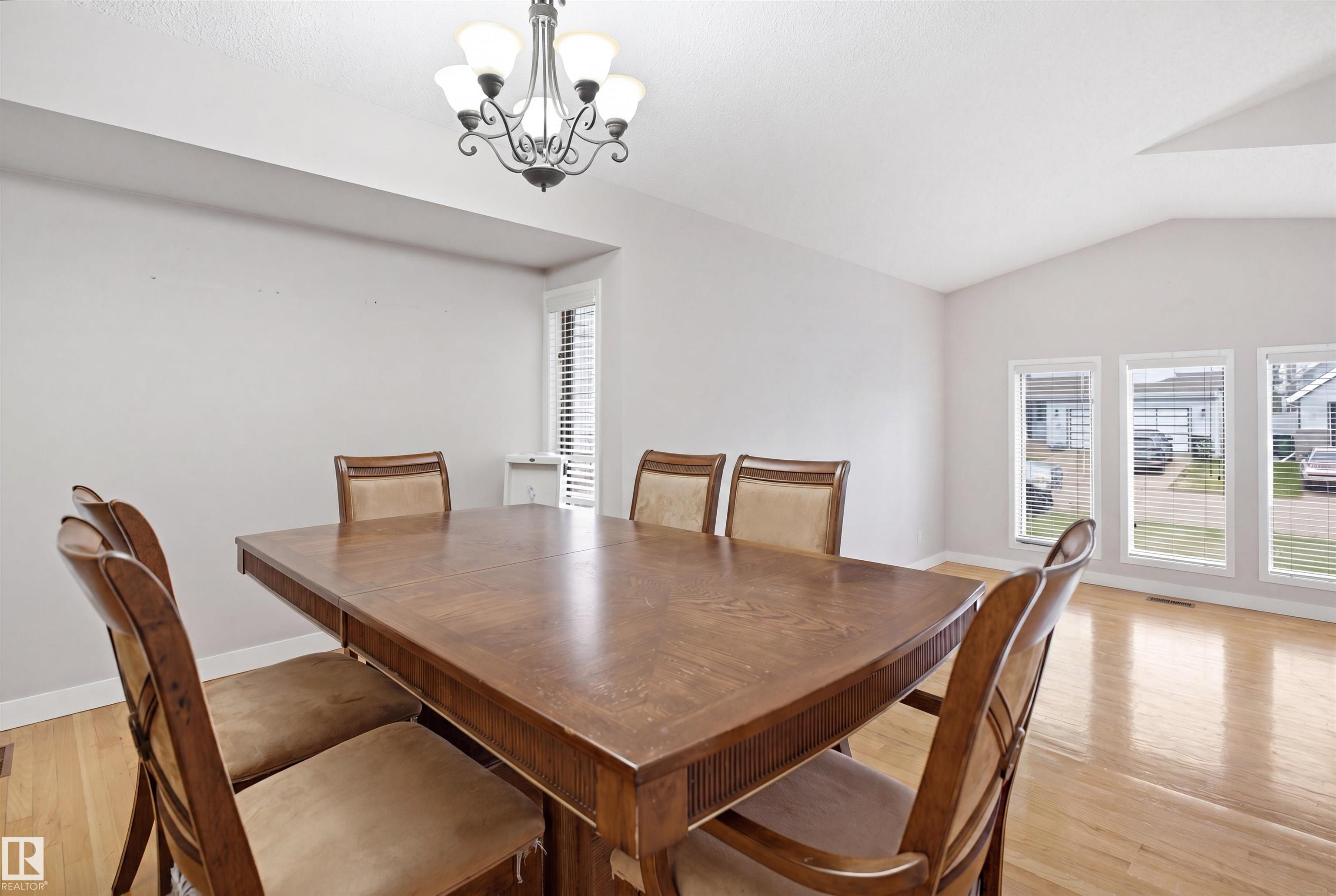 Photo 11 at 3220 42a Avenue NW, Larkspur, Edmonton