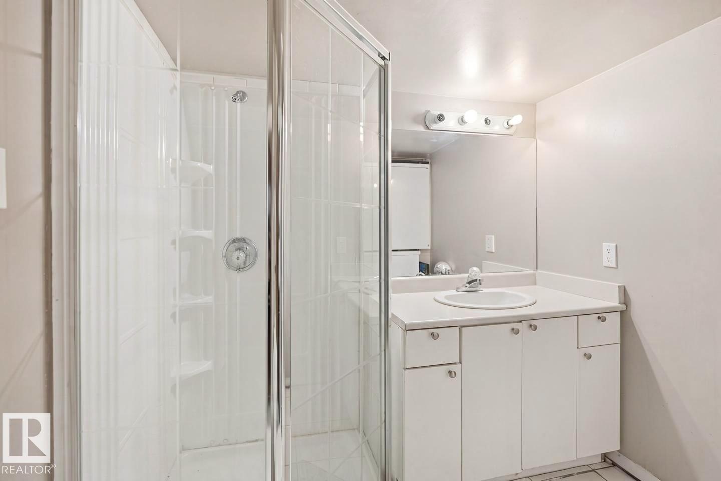 Photo 17 at 3220 42a Avenue NW, Larkspur, Edmonton
