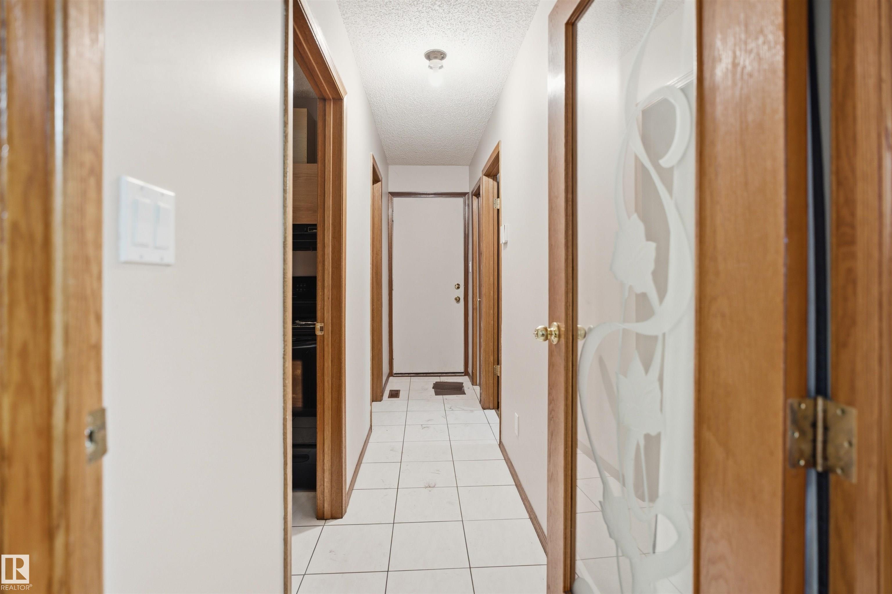 Photo 19 at 3220 42a Avenue NW, Larkspur, Edmonton