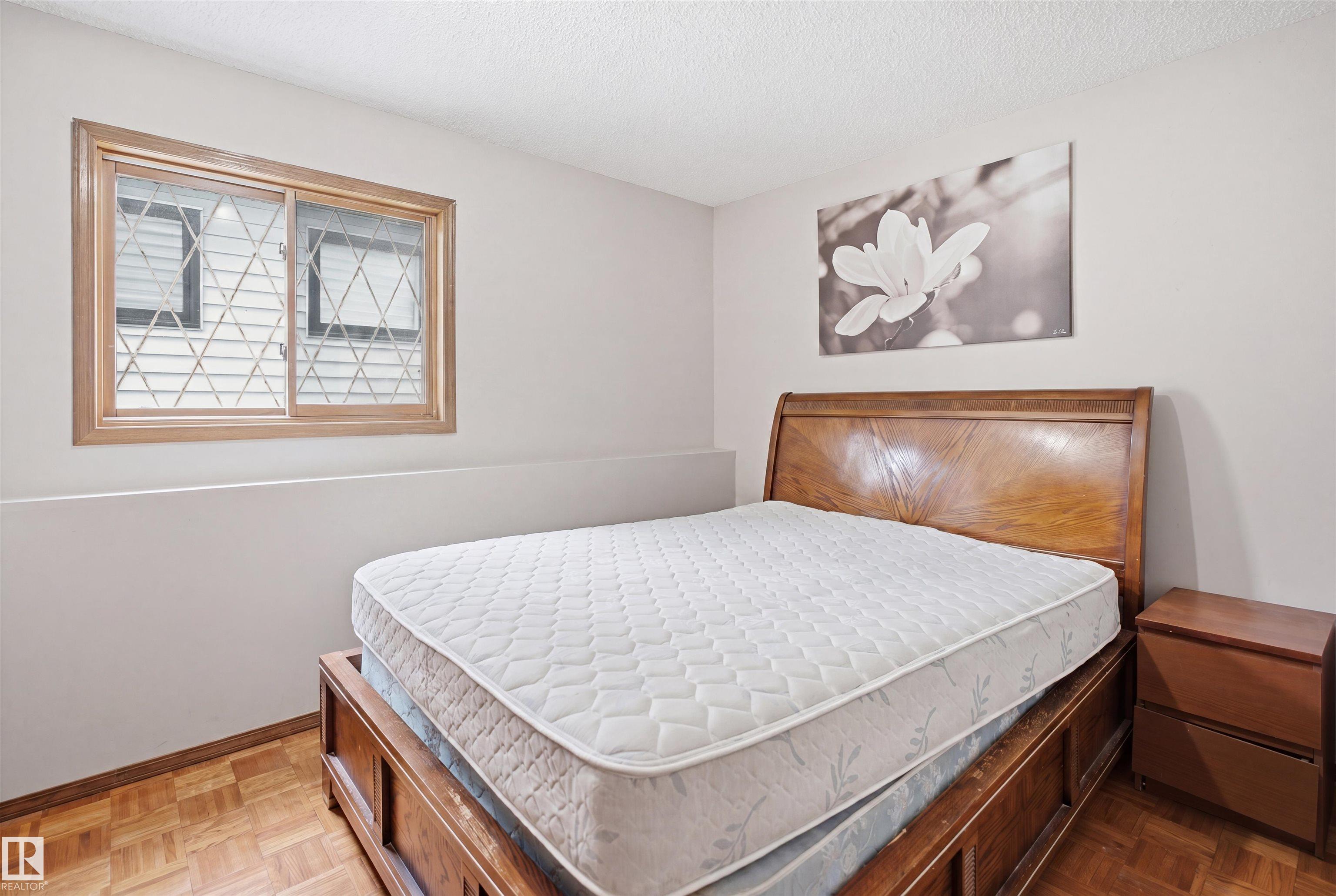 Photo 20 at 3220 42a Avenue NW, Larkspur, Edmonton