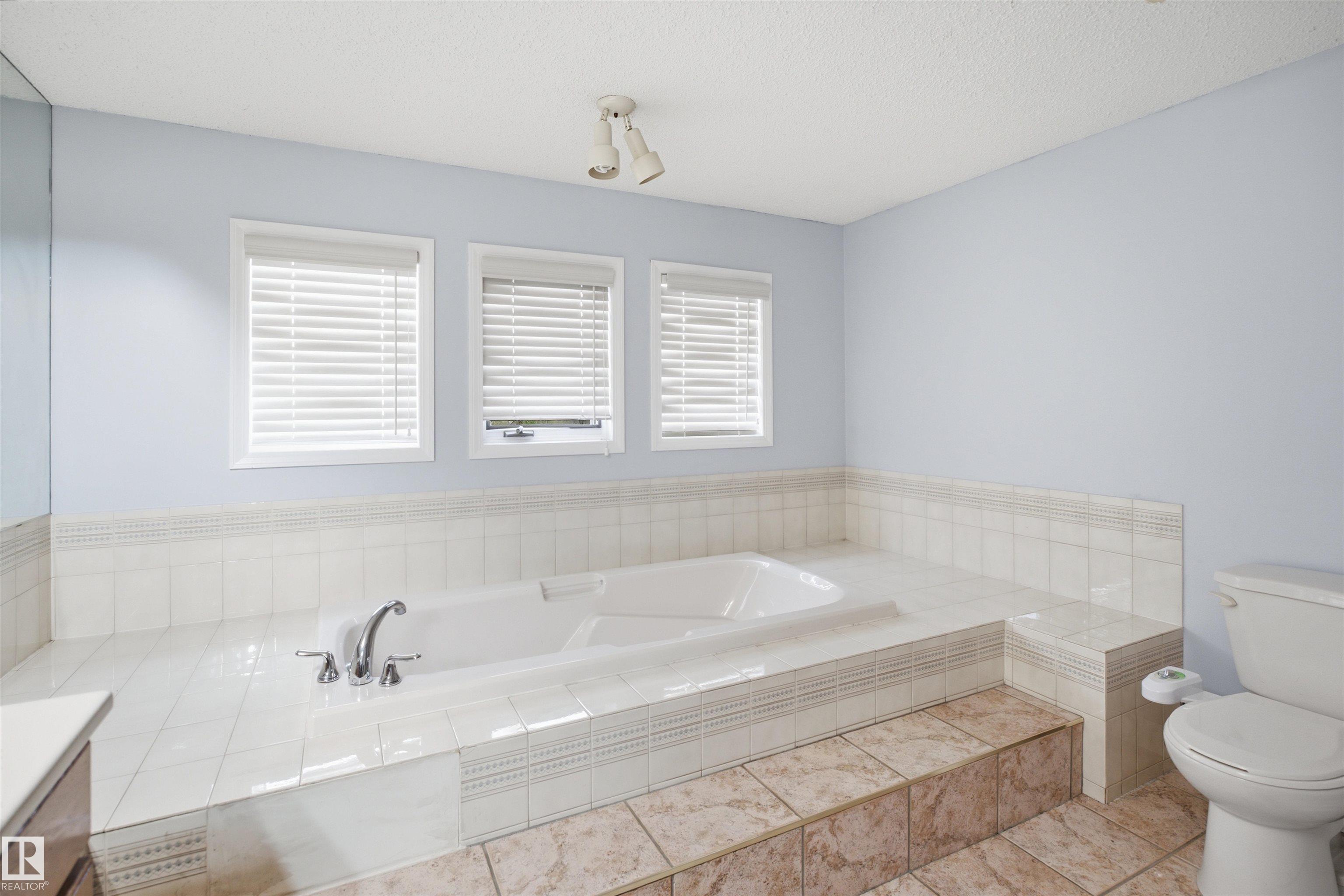 Photo 22 at 3220 42a Avenue NW, Larkspur, Edmonton