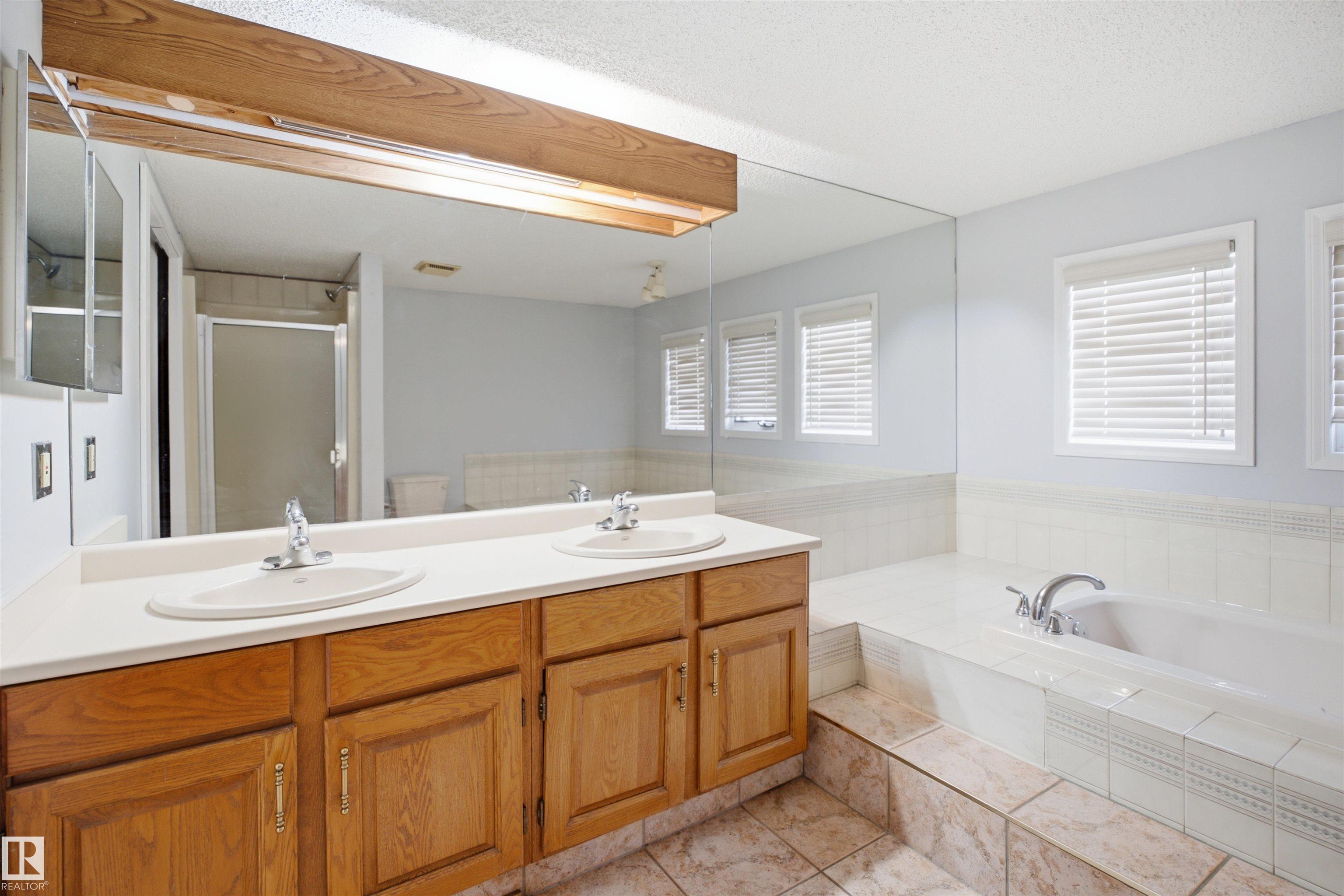 Photo 38 at 3220 42a Avenue NW, Larkspur, Edmonton