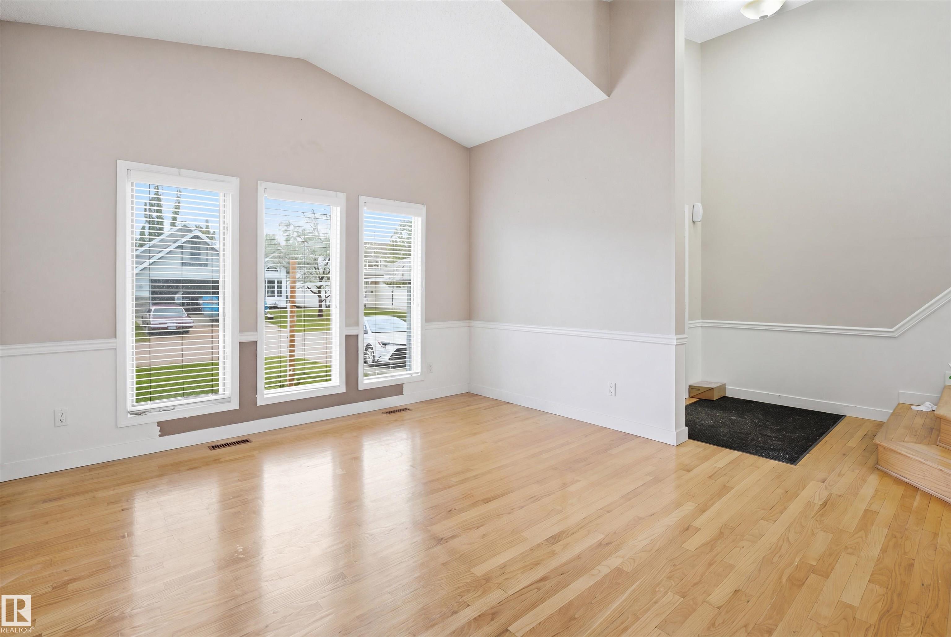 Photo 6 at 3220 42a Avenue NW, Larkspur, Edmonton