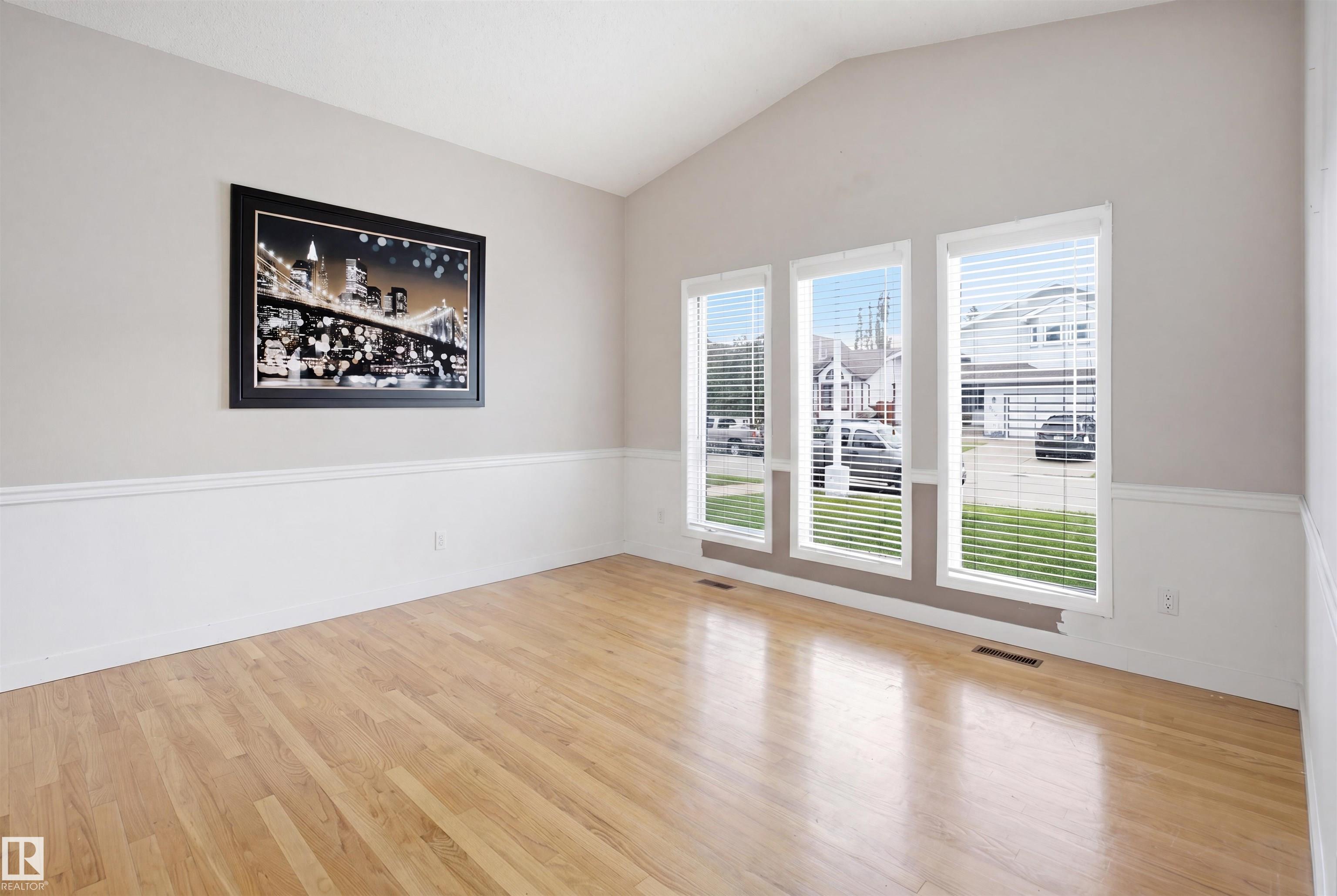 Photo 8 at 3220 42a Avenue NW, Larkspur, Edmonton