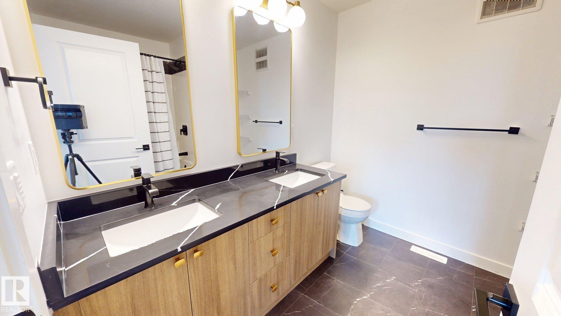 Photo 11 at 6404 27 Avenue SW, Mattson, Edmonton