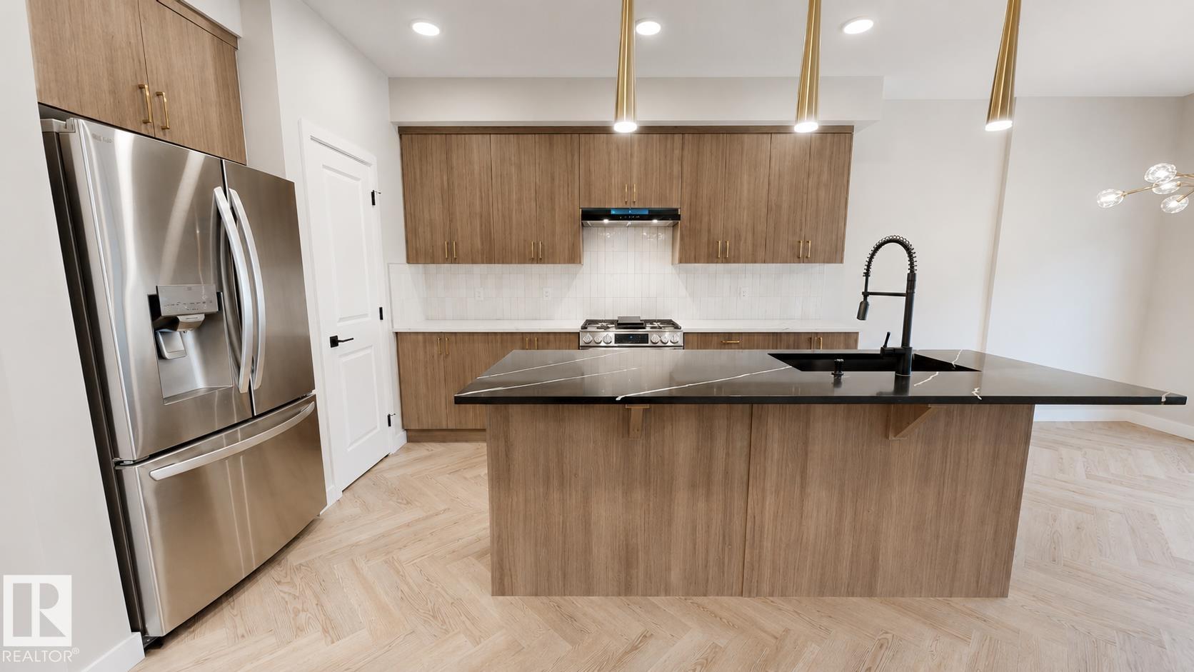 Photo 3 at 6404 27 Avenue SW, Mattson, Edmonton