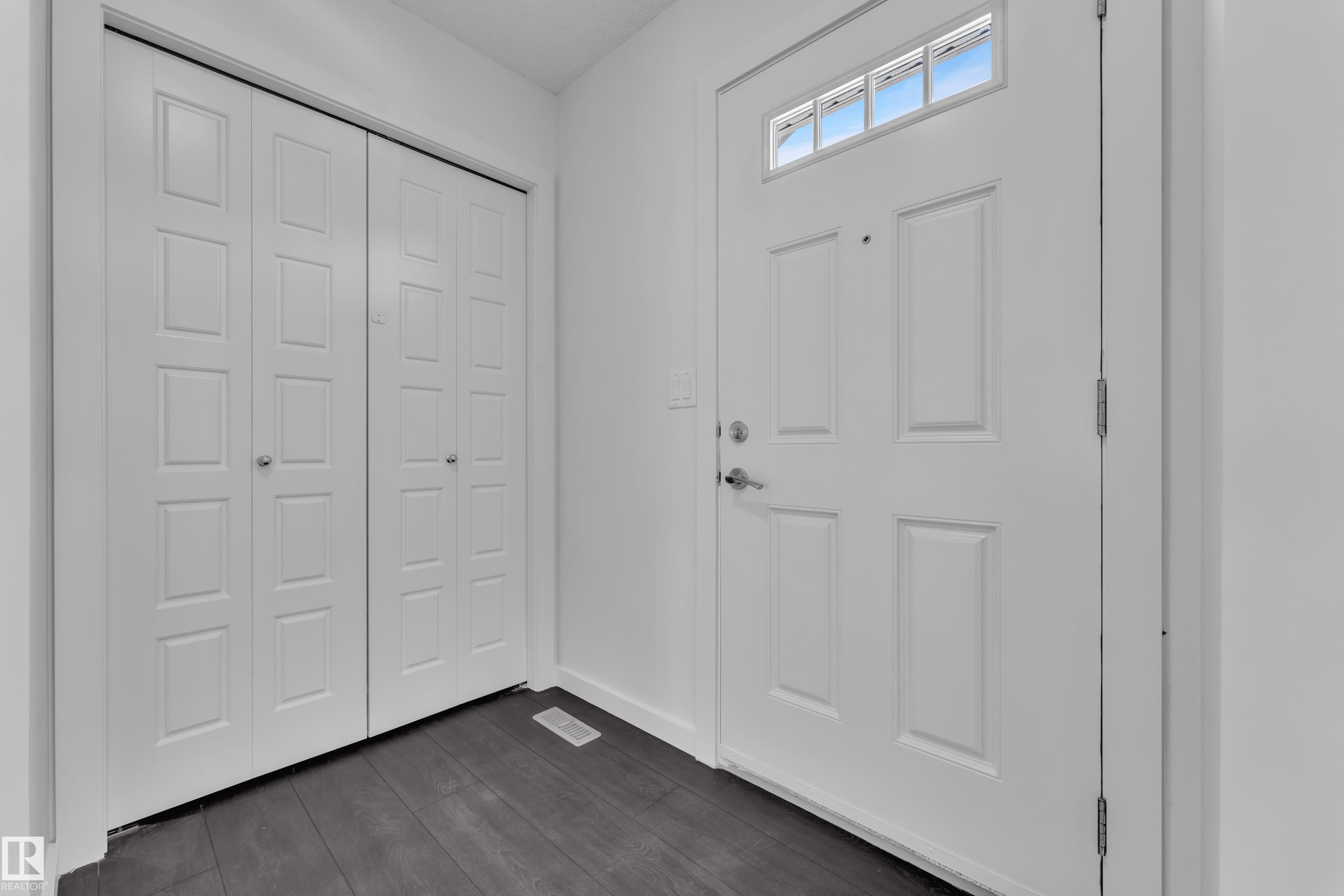 Photo 6 at 4118 6a Street NW, Maple Crest, Edmonton