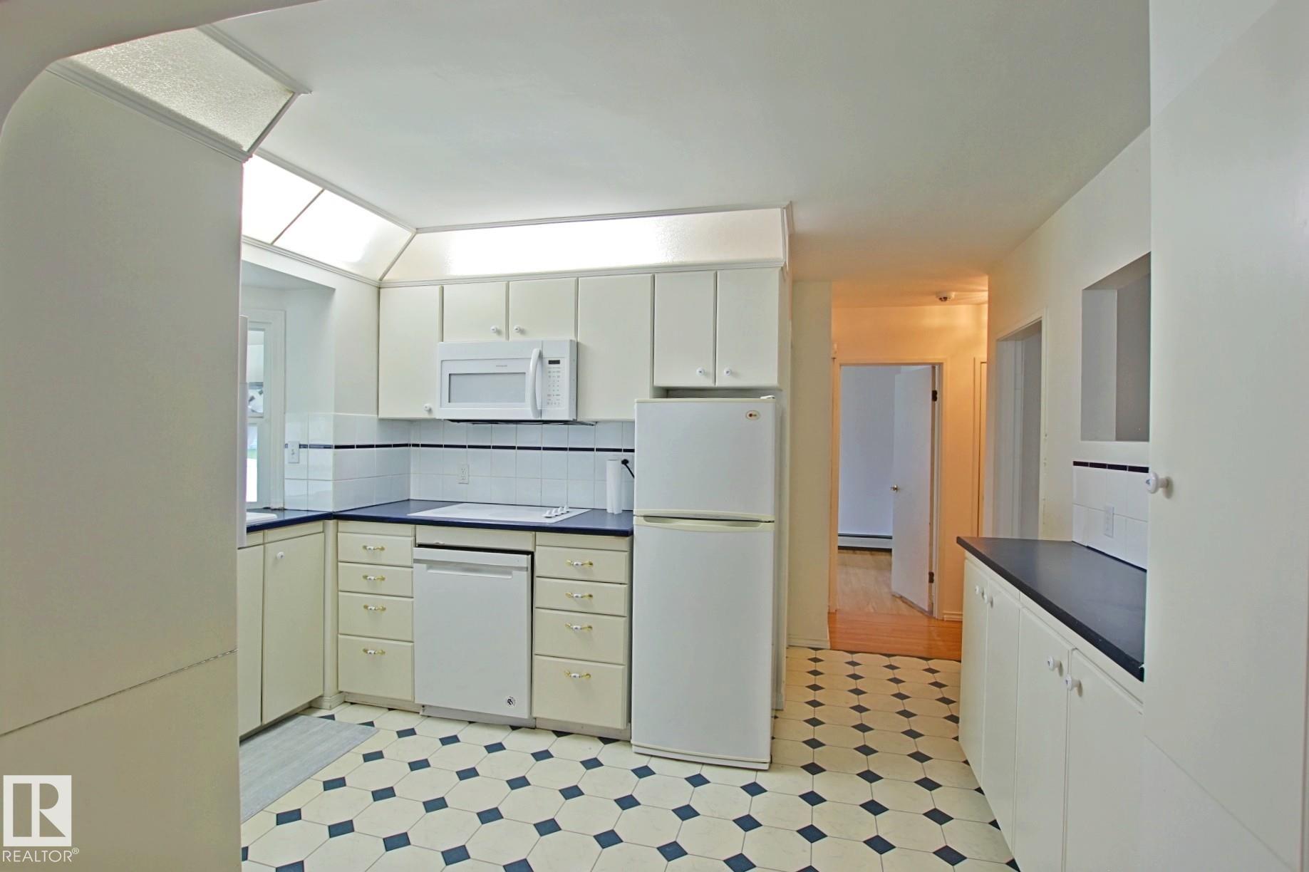 https://zimg.paragon.ice.com/ParagonImages/Property/PM/RAE/225406809/7/0/0/5f4640c6b01de09894dd38ced6a011ef/1/d23139d086642a9aa0a4db1fa8573649/225406809-c7d109da-6b02-428f-8b22-95c869fadfb1.JPG