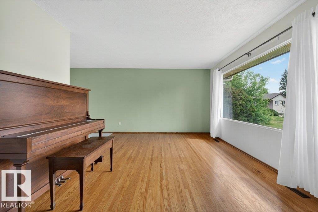 Photo 4 at 5308 105a Street NW, Pleasantview, Edmonton
