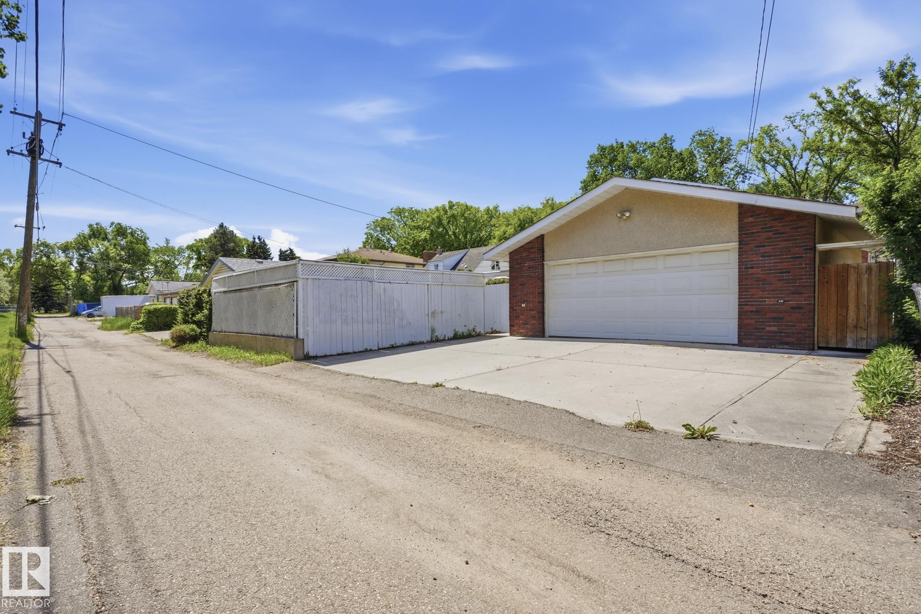 Photo 4 at 12131 101 Street NW, Westwood, Edmonton