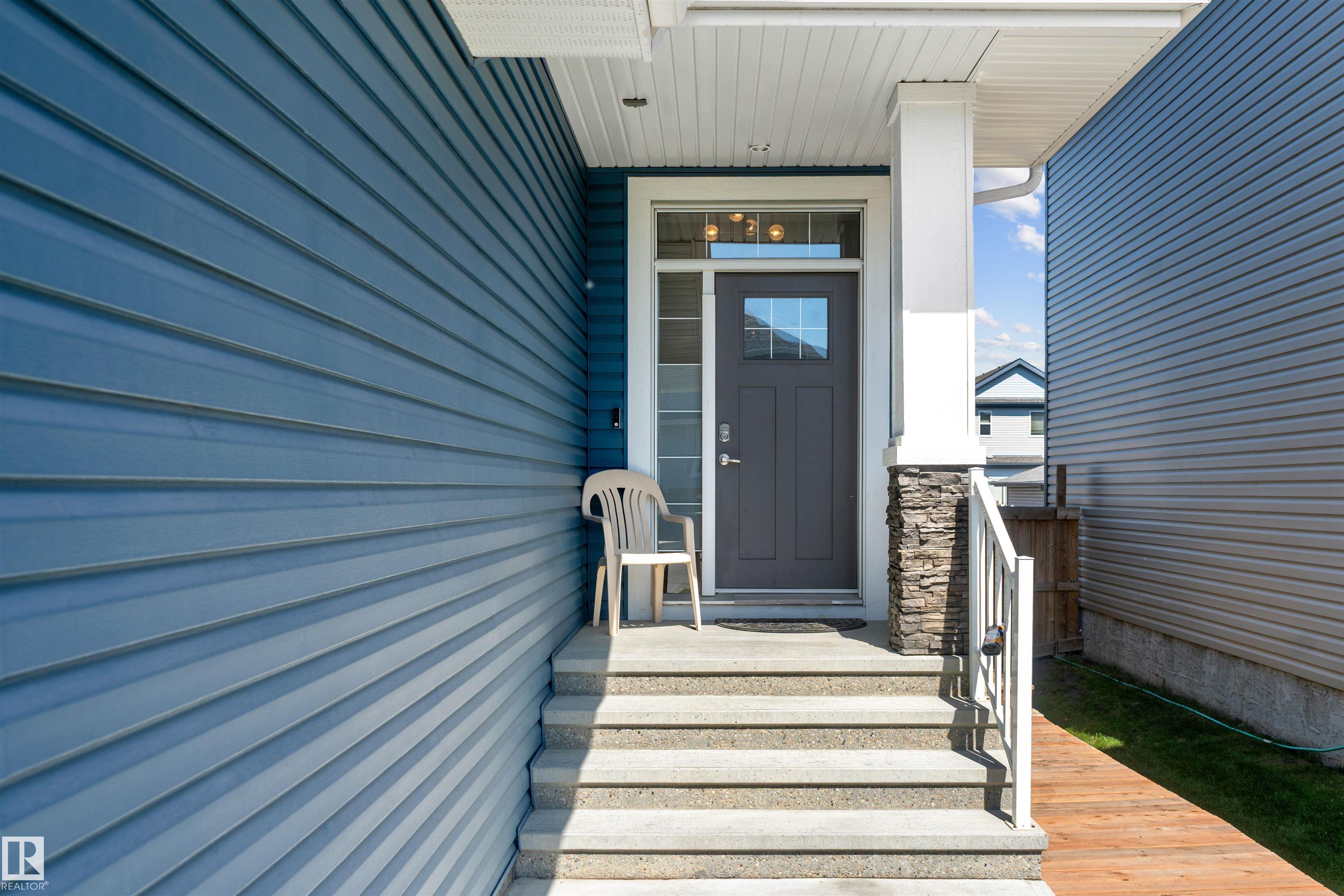 Photo 2 at 524 Mcdonough Way NW, McConachie Area, Edmonton